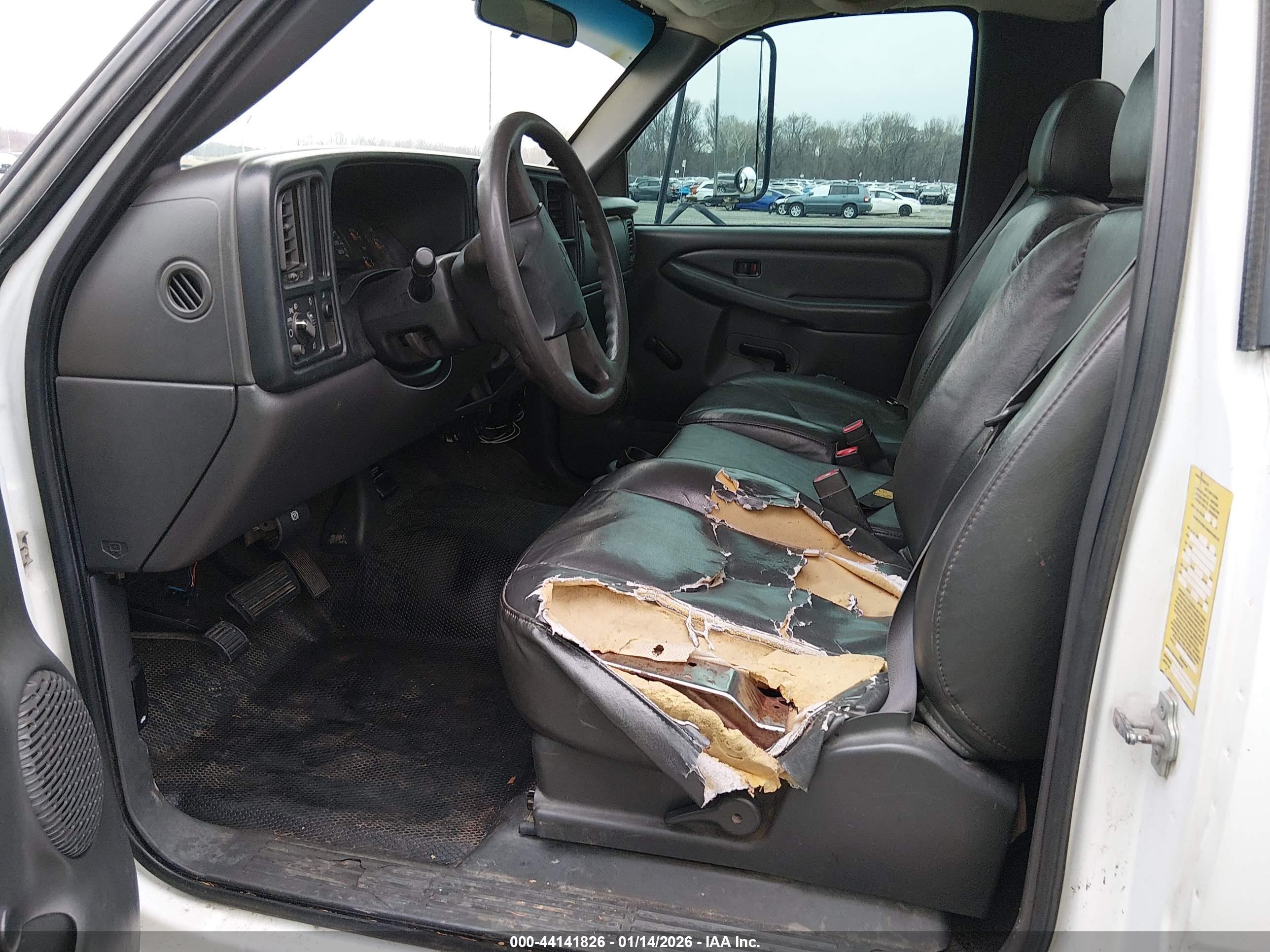 CHEVROLET SILVERADO image 8