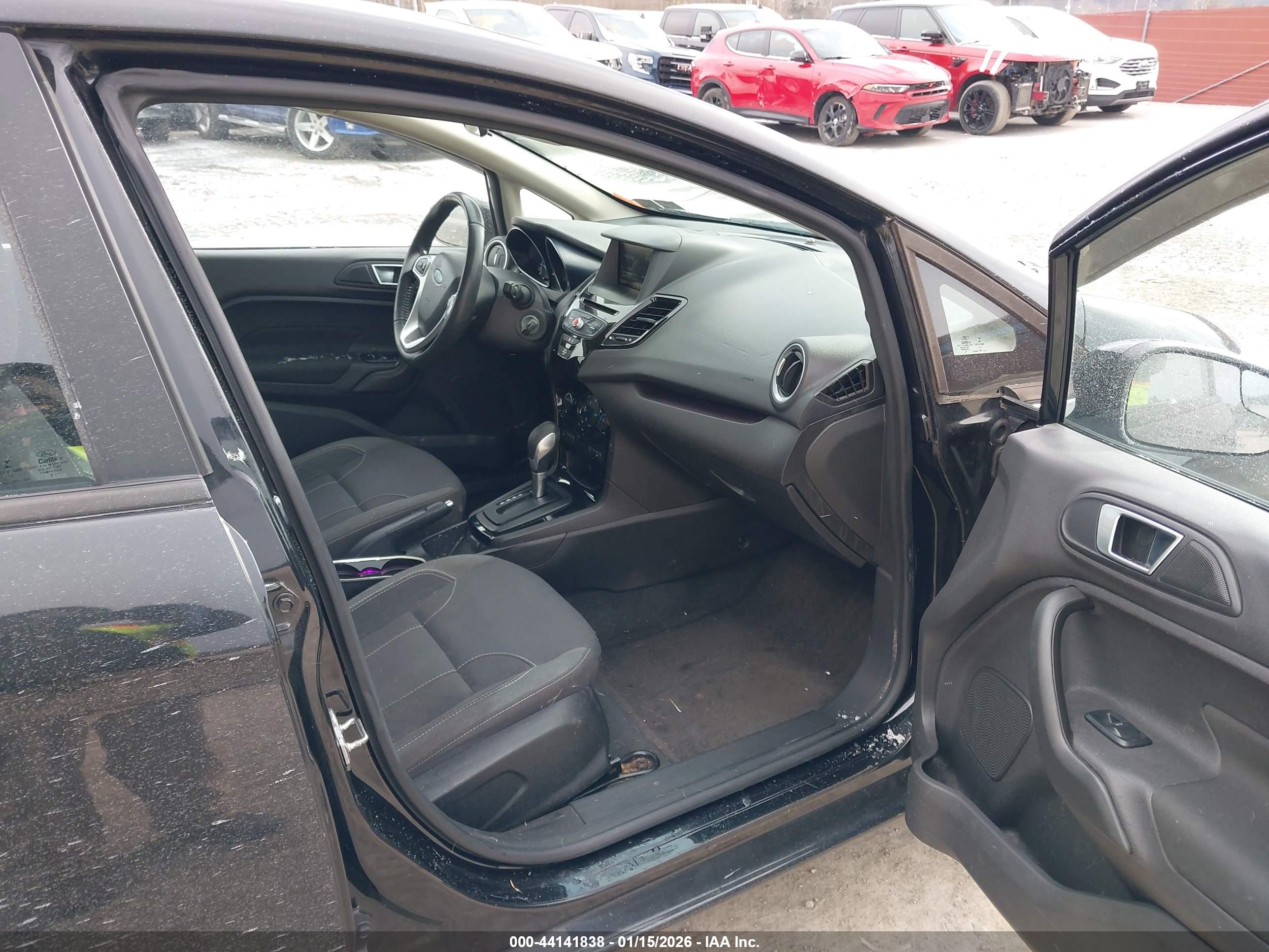 FORD FIESTA image 5