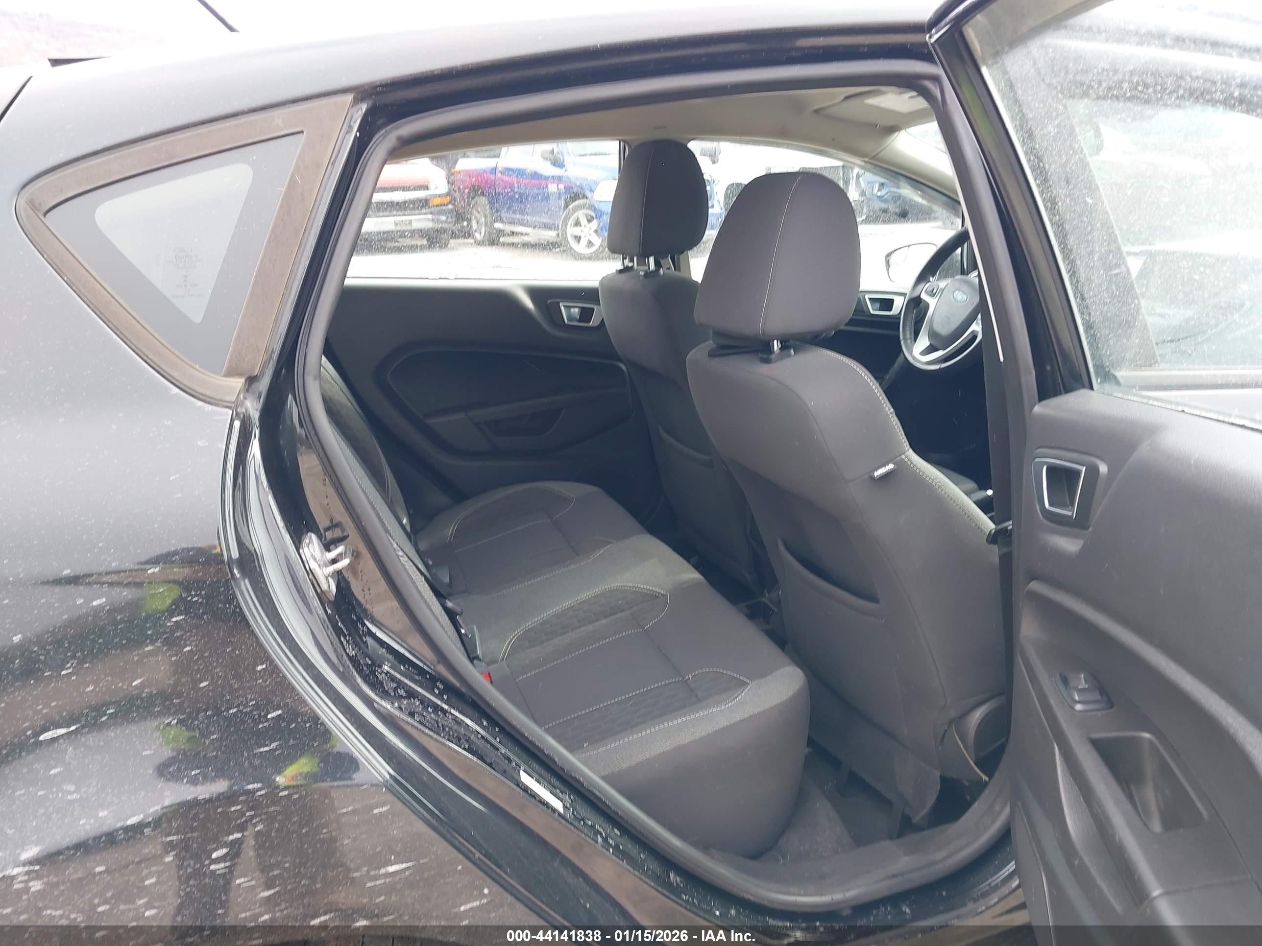 FORD FIESTA image 8