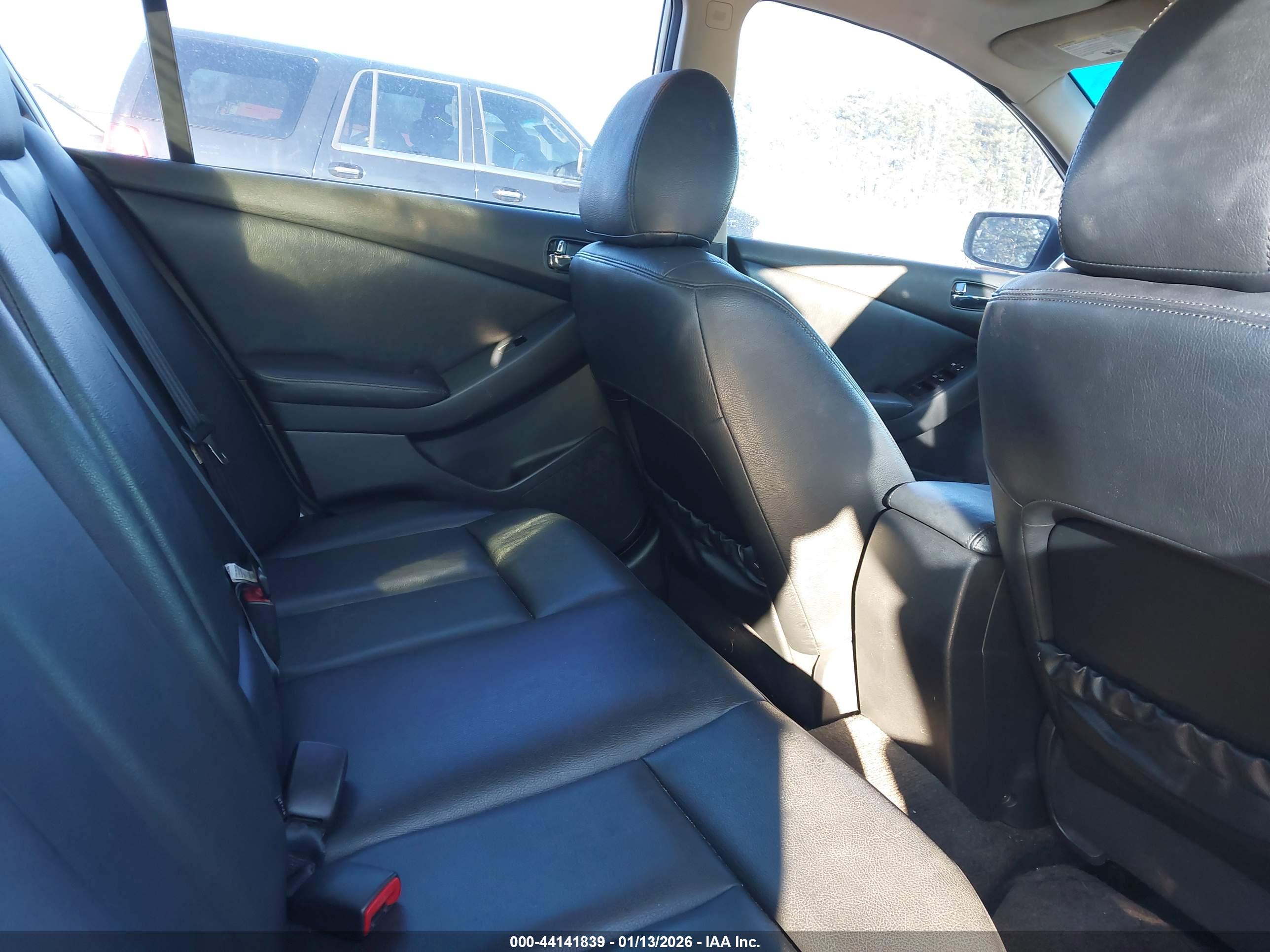 NISSAN ALTIMA image 8