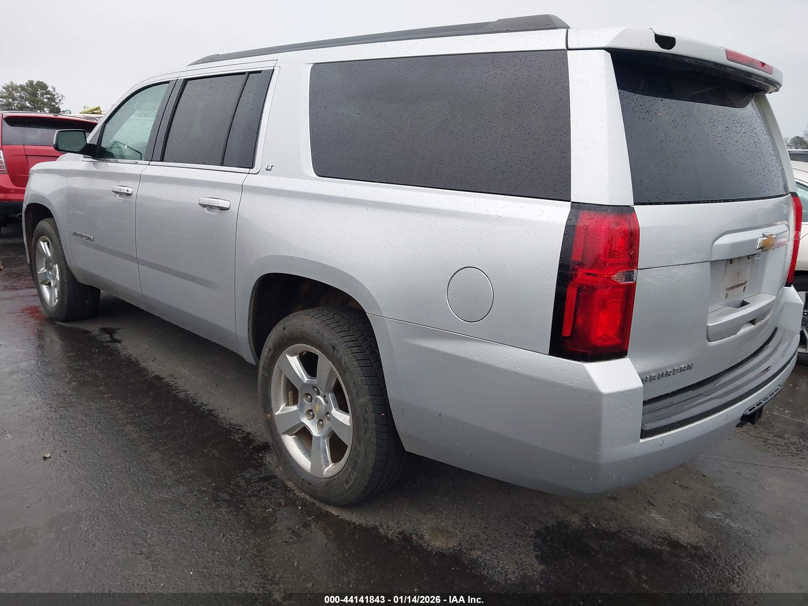 CHEVROLET SUBURBAN image 3