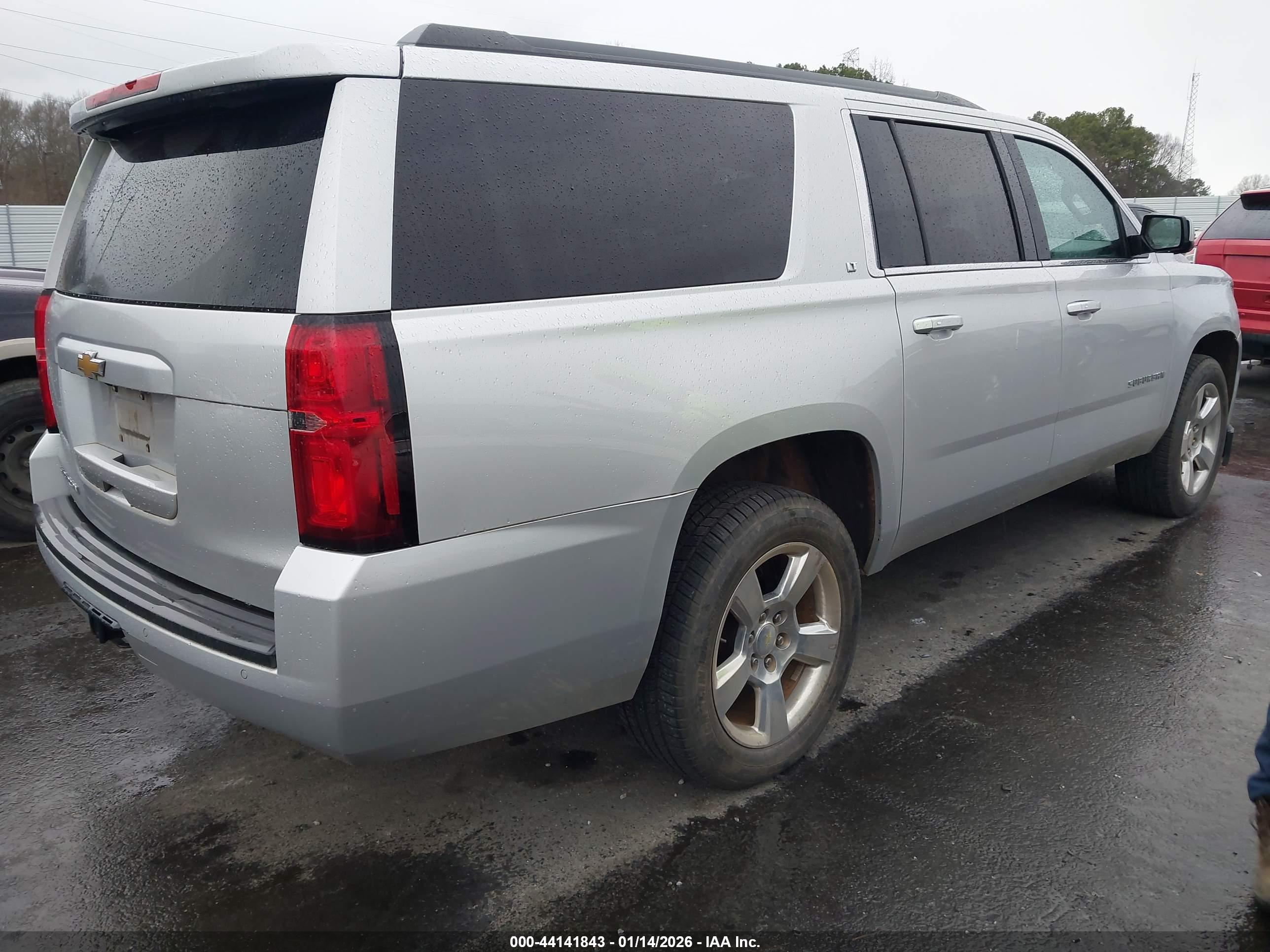 CHEVROLET SUBURBAN image 4
