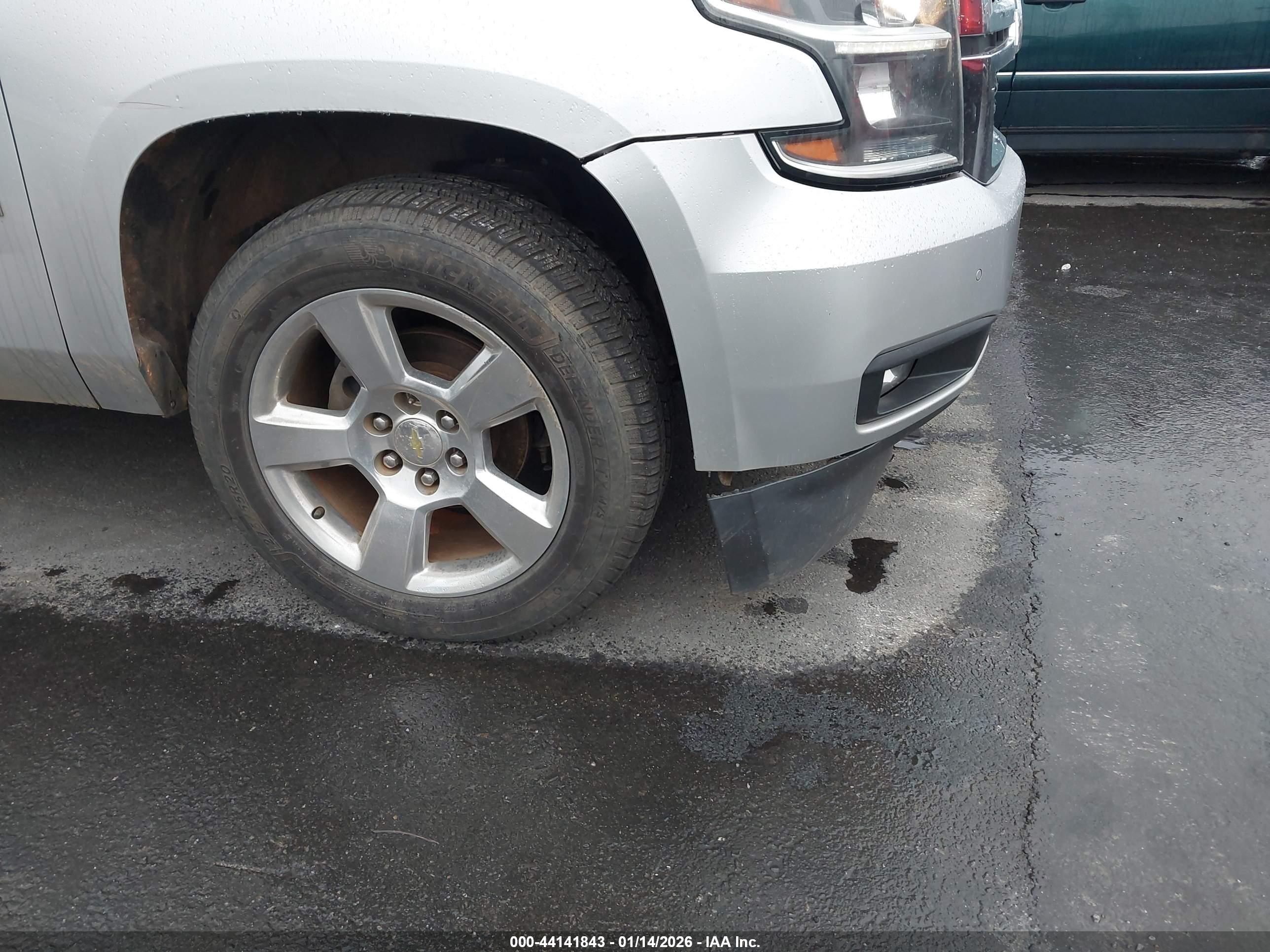 CHEVROLET SUBURBAN image 6