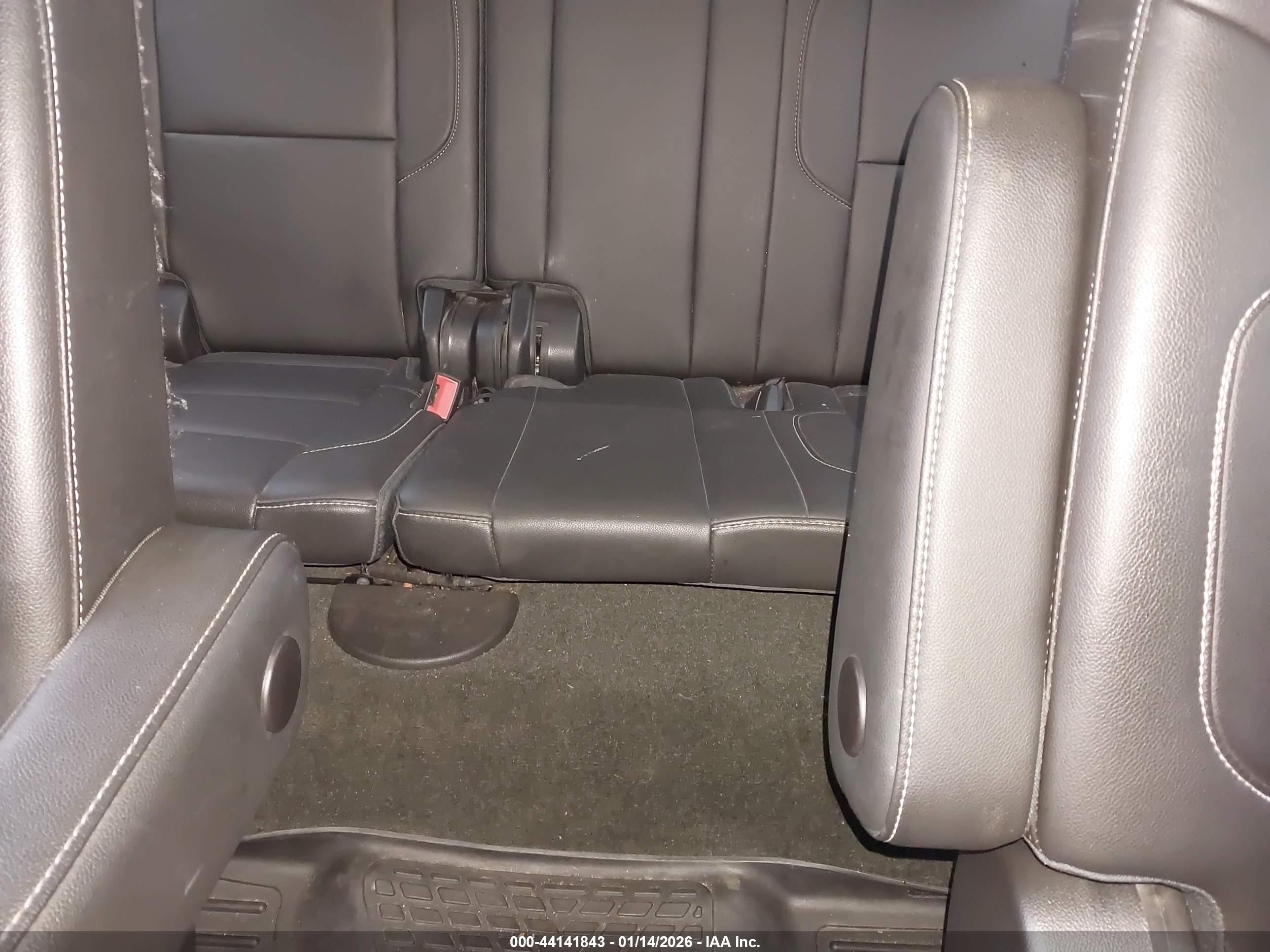 CHEVROLET SUBURBAN image 8