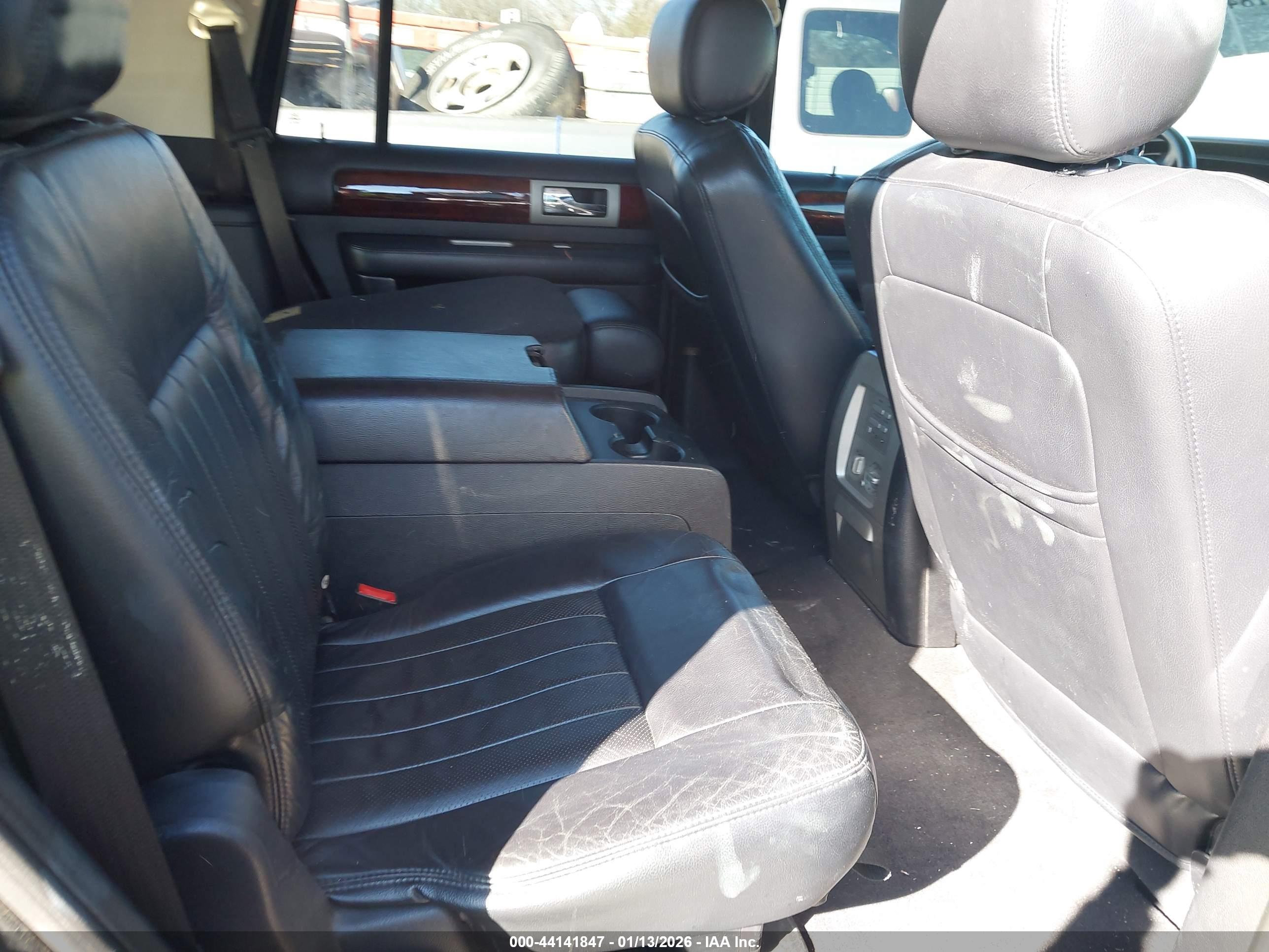 LINCOLN NAVIGATOR image 8