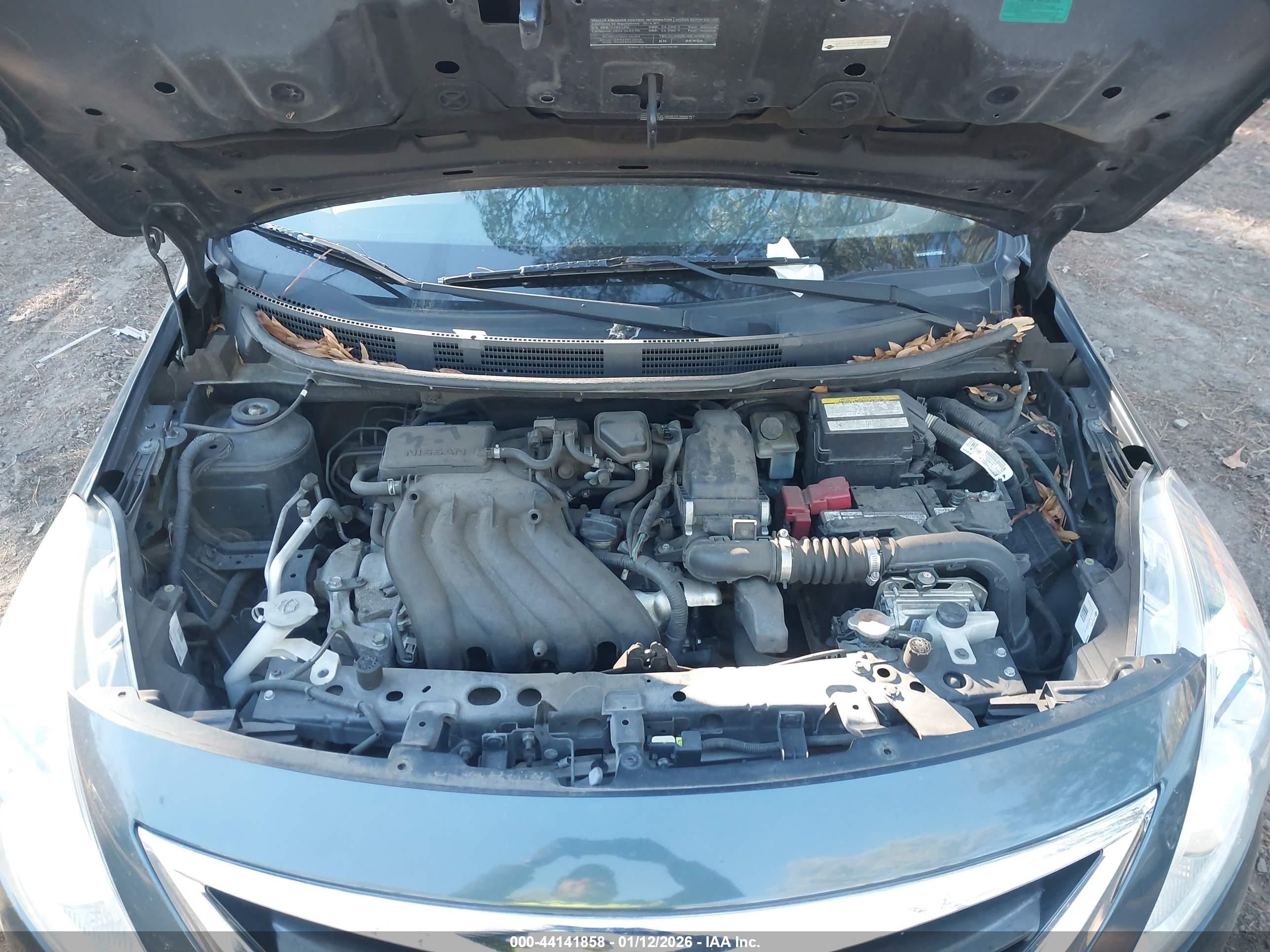 NISSAN VERSA image 10