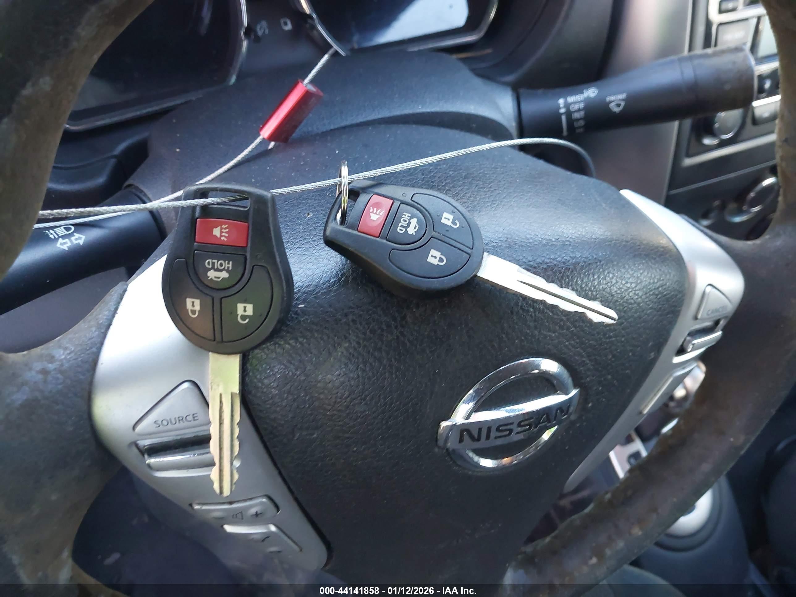 NISSAN VERSA image 11