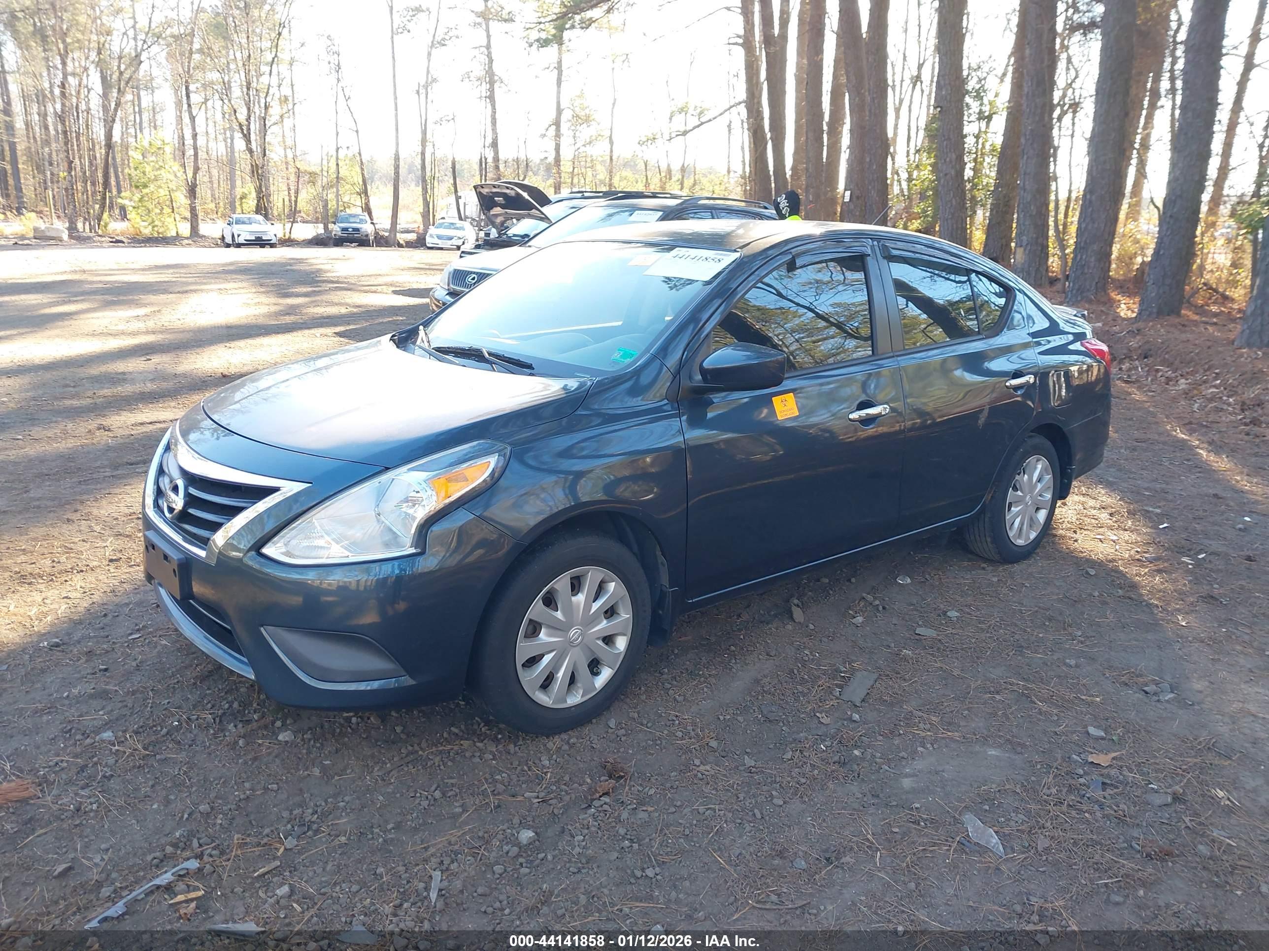 NISSAN VERSA image 2