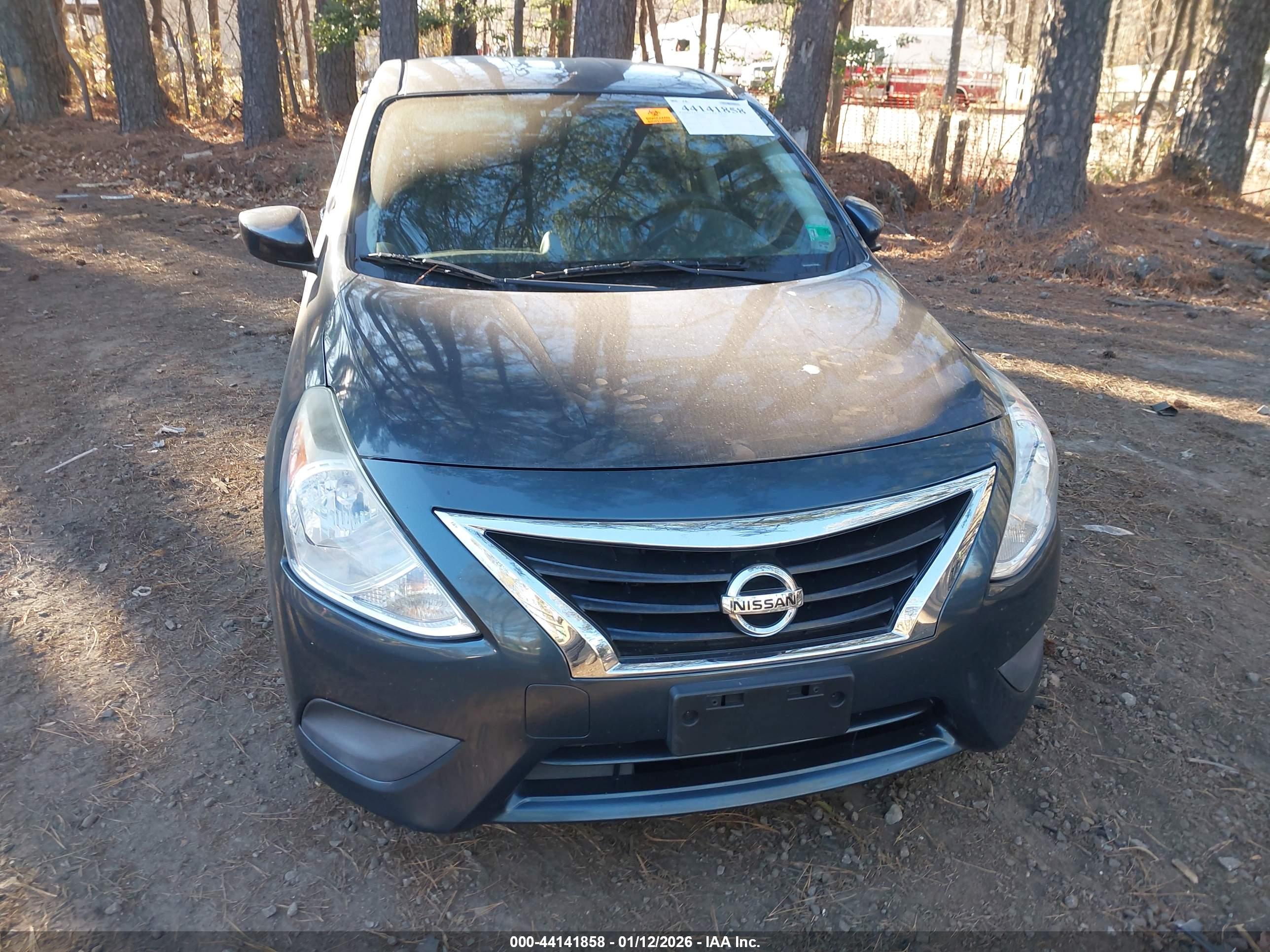 NISSAN VERSA image 6