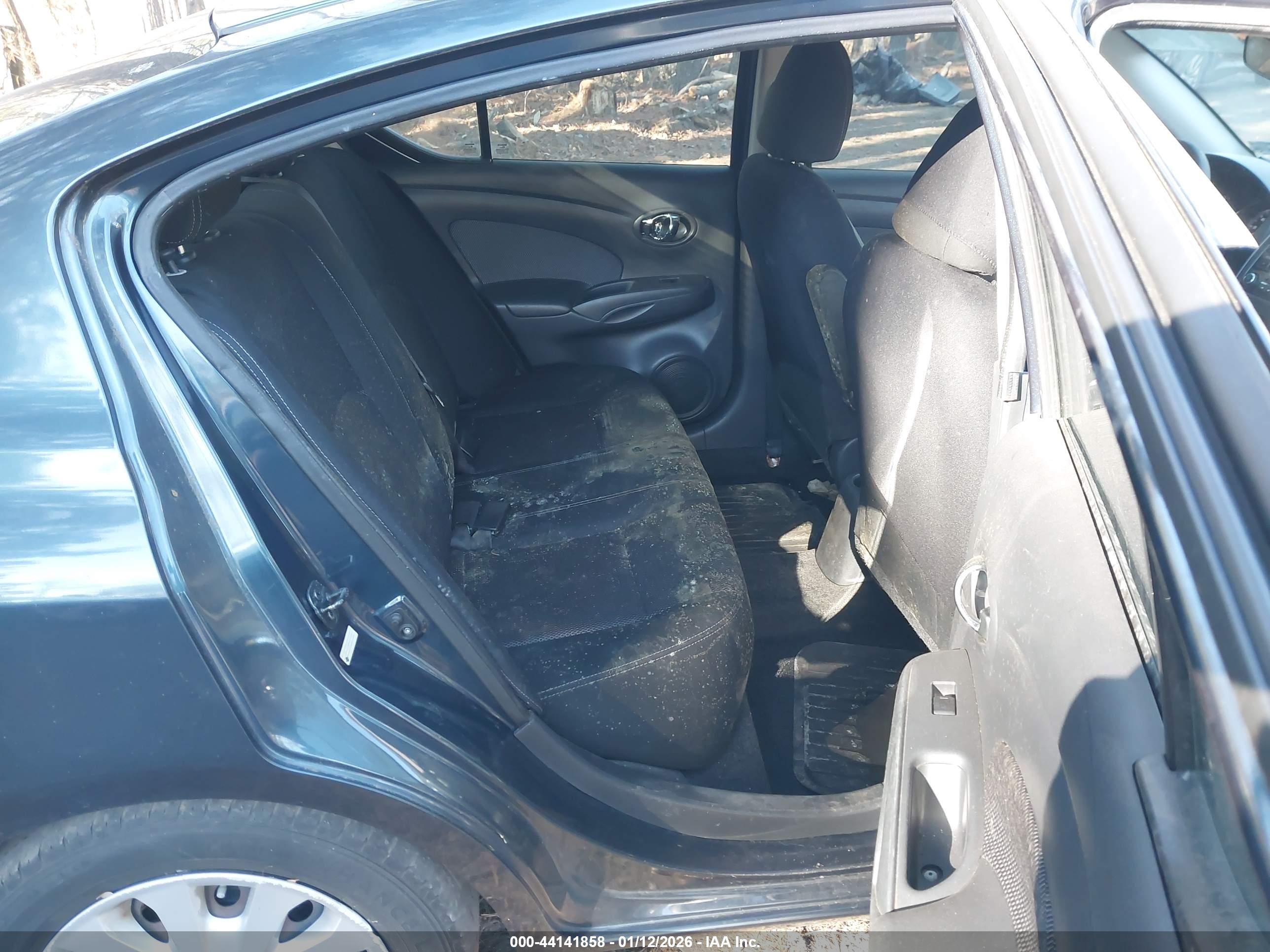 NISSAN VERSA image 8