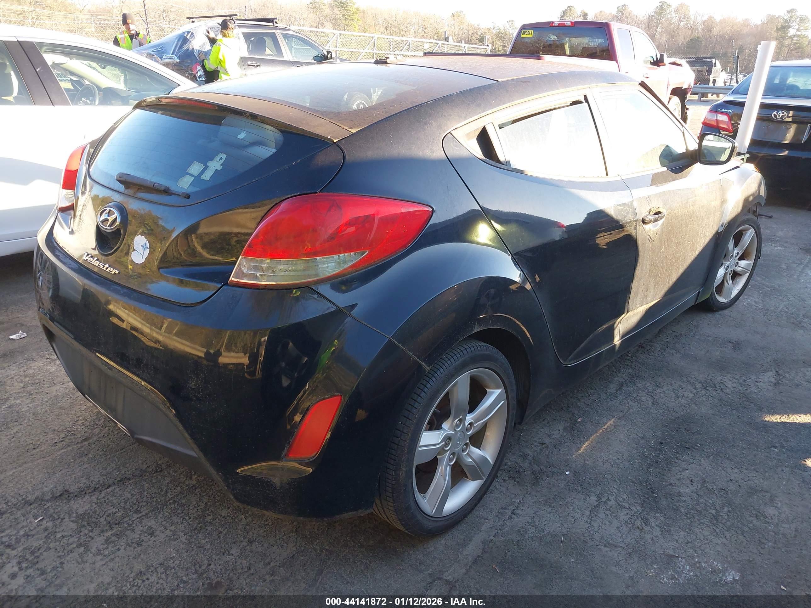HYUNDAI VELOSTER image 4