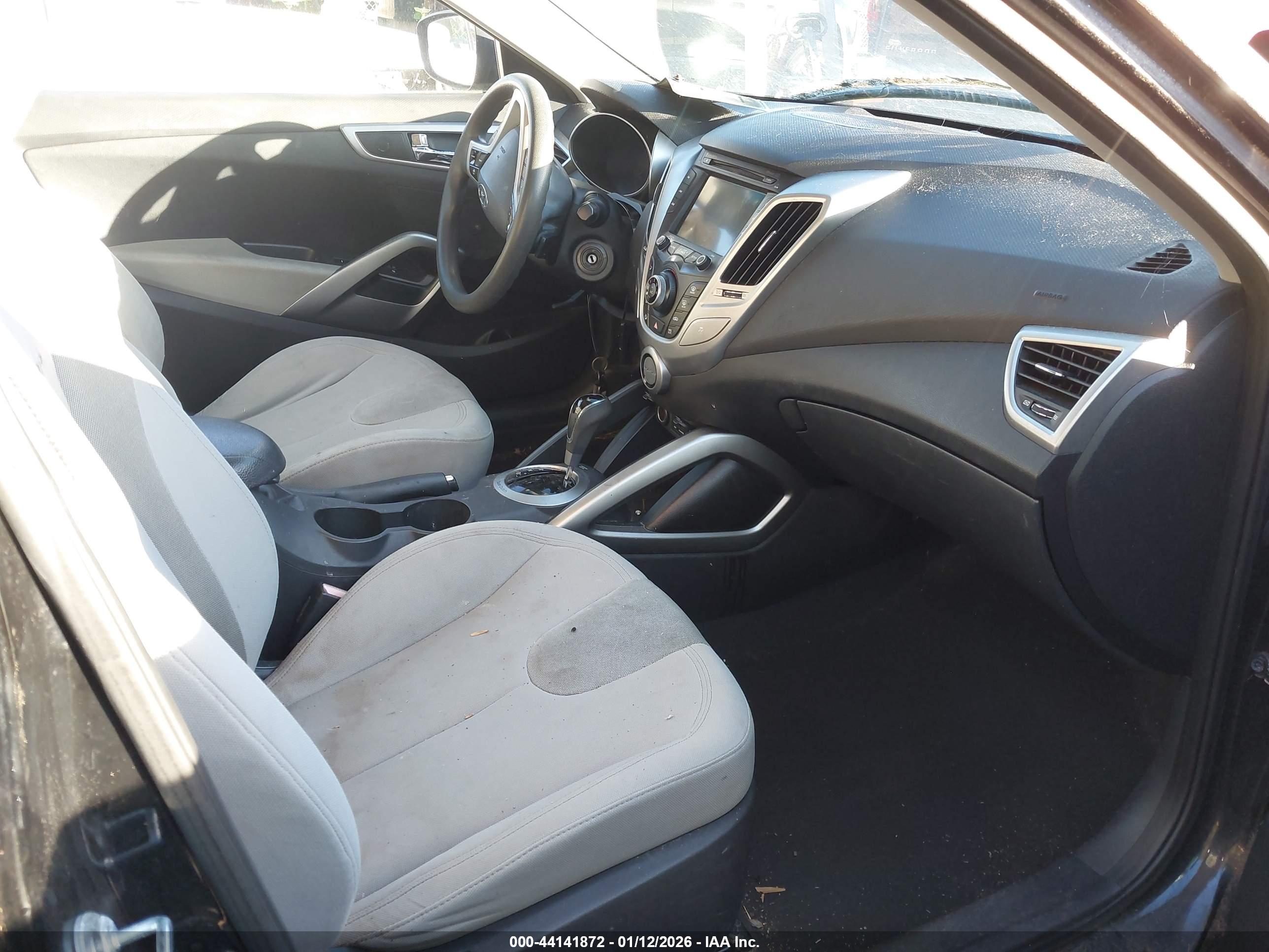 HYUNDAI VELOSTER image 5