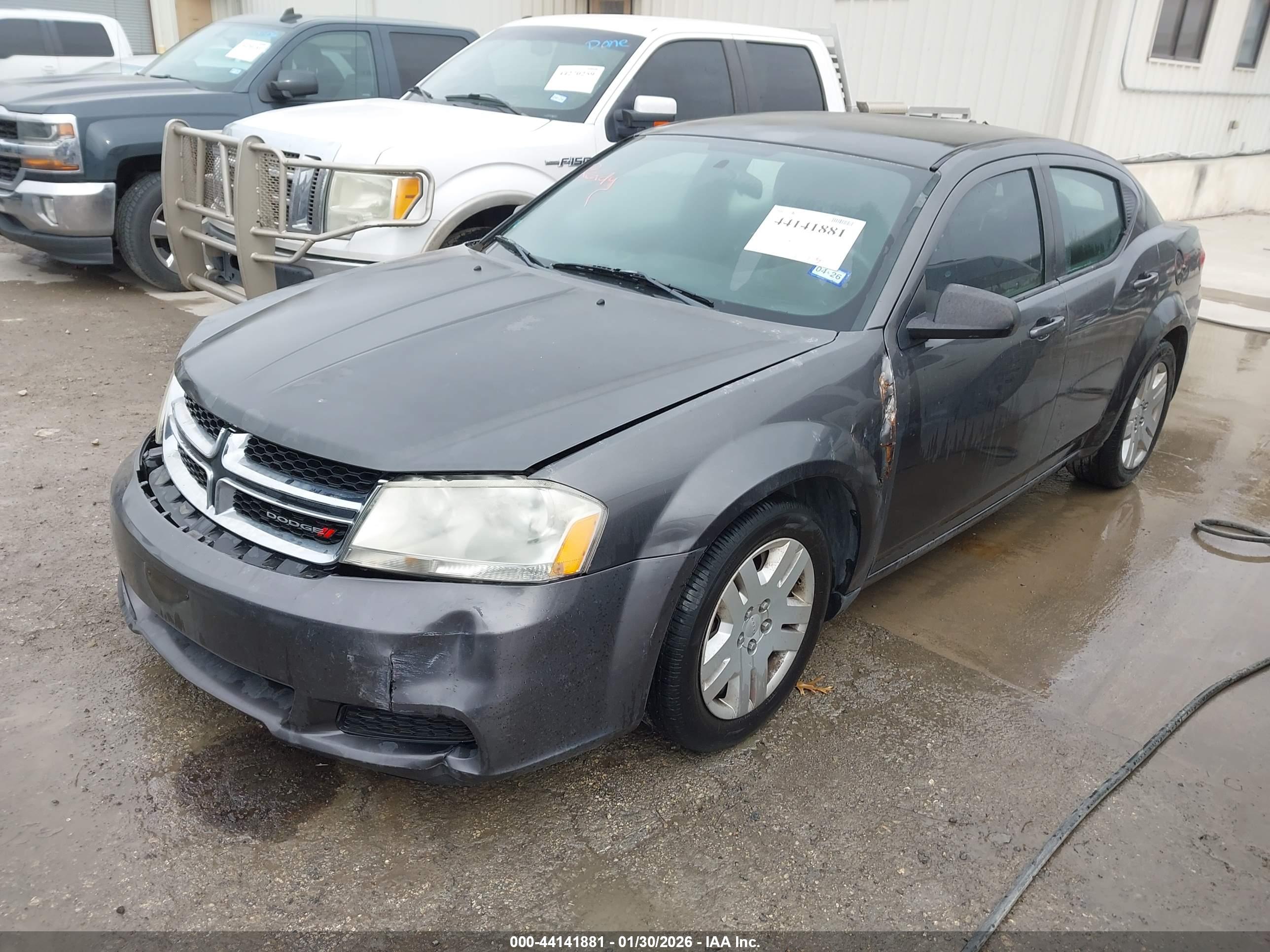 DODGE AVENGER image 2