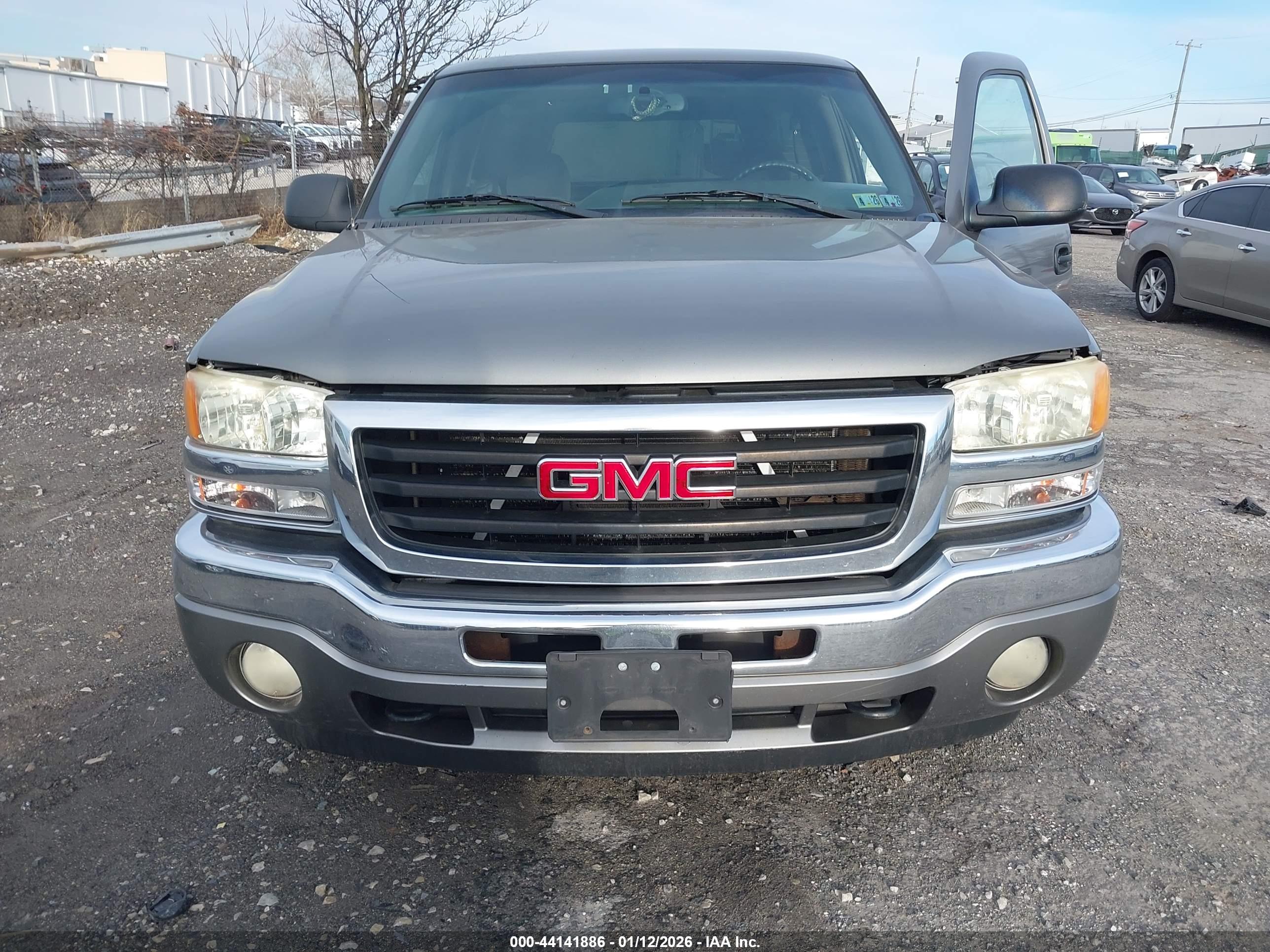 GMC SIERRA image 6