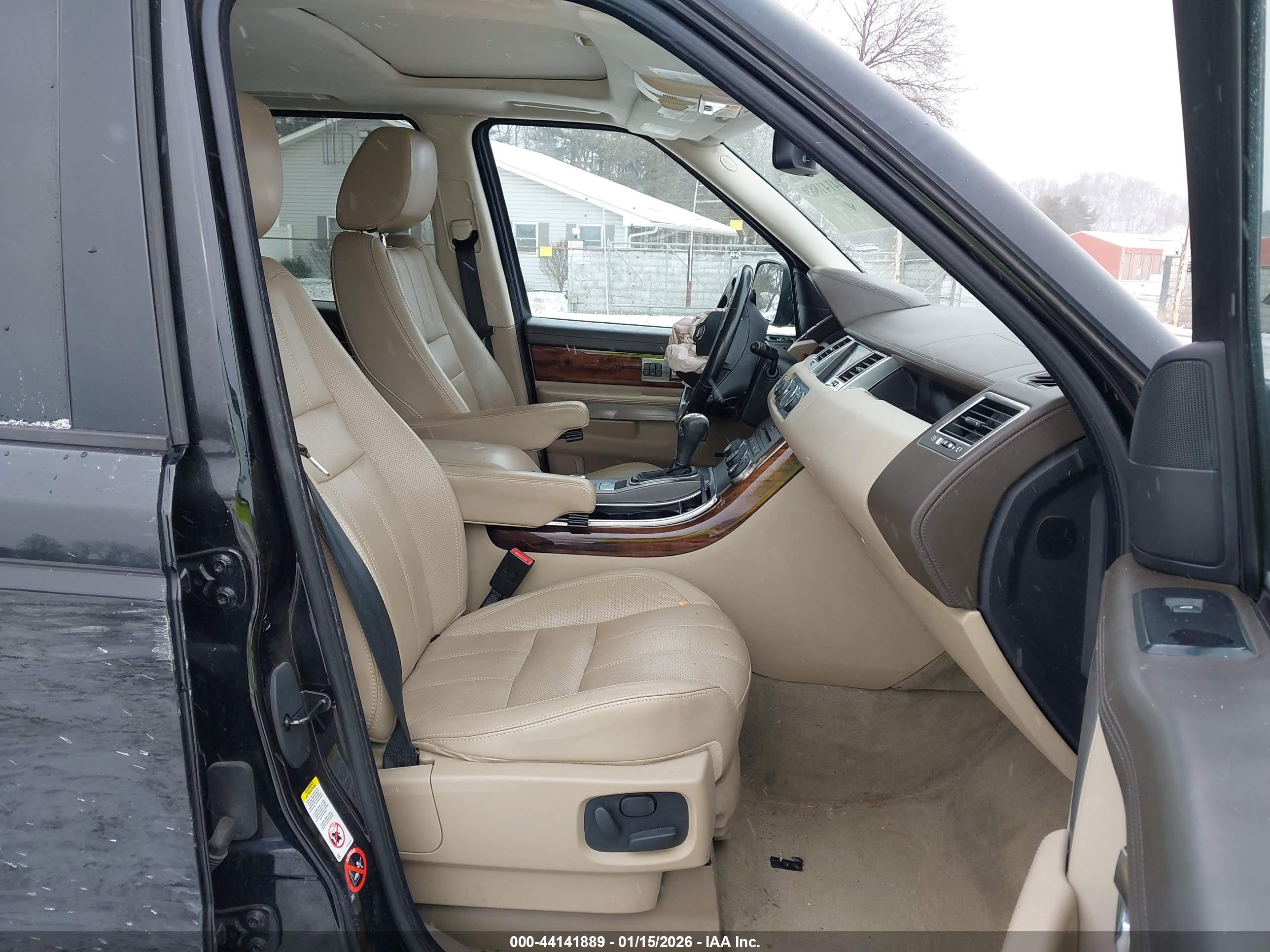 LAND ROVER image 5