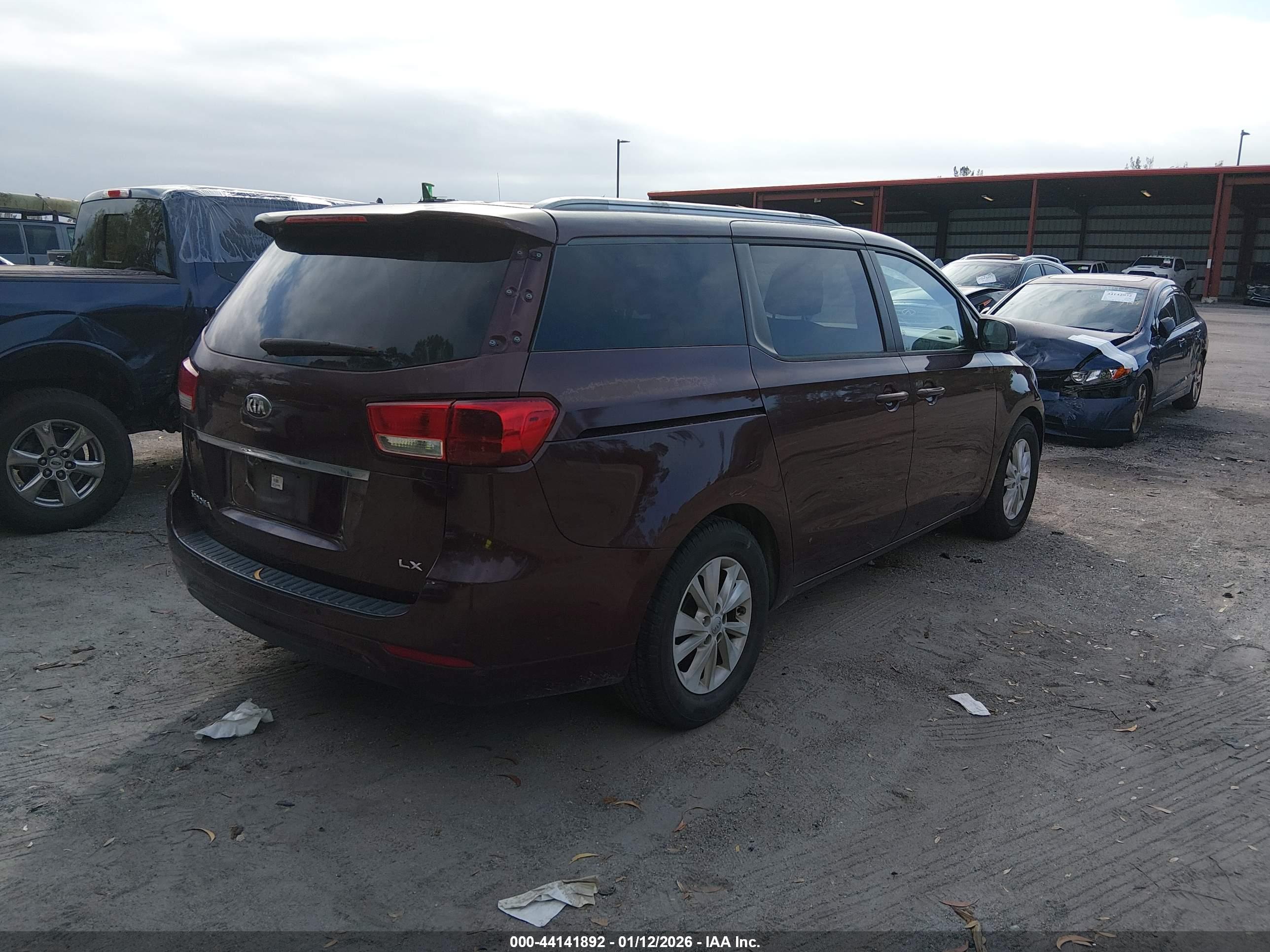 KIA SEDONA image 4