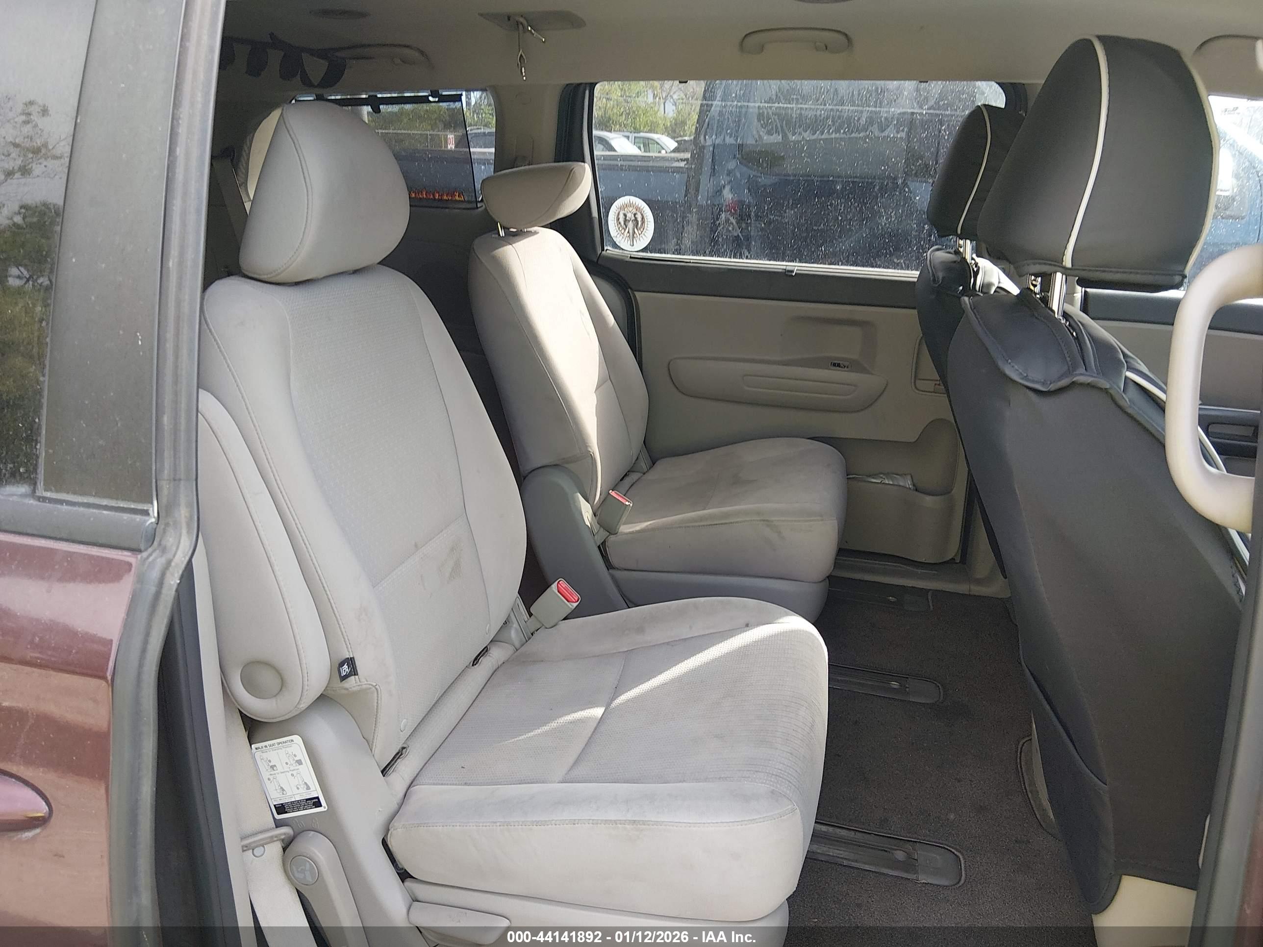 KIA SEDONA image 8