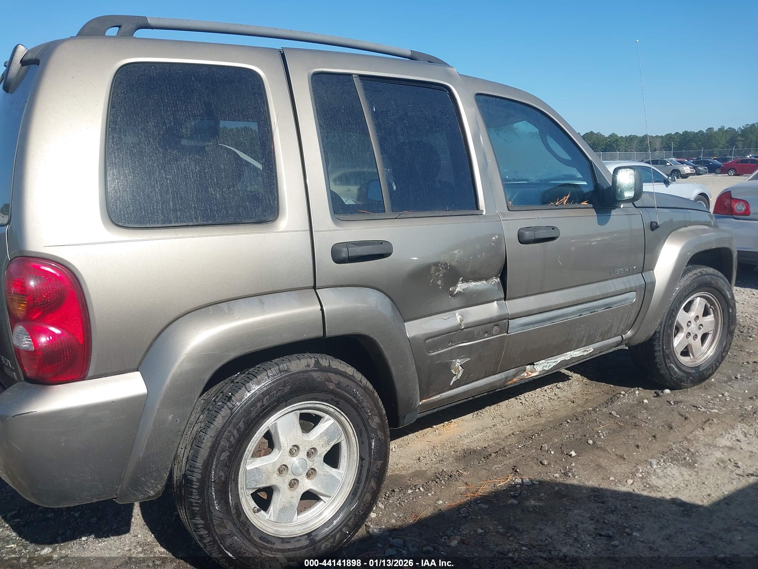 JEEP LIBERTY image 6