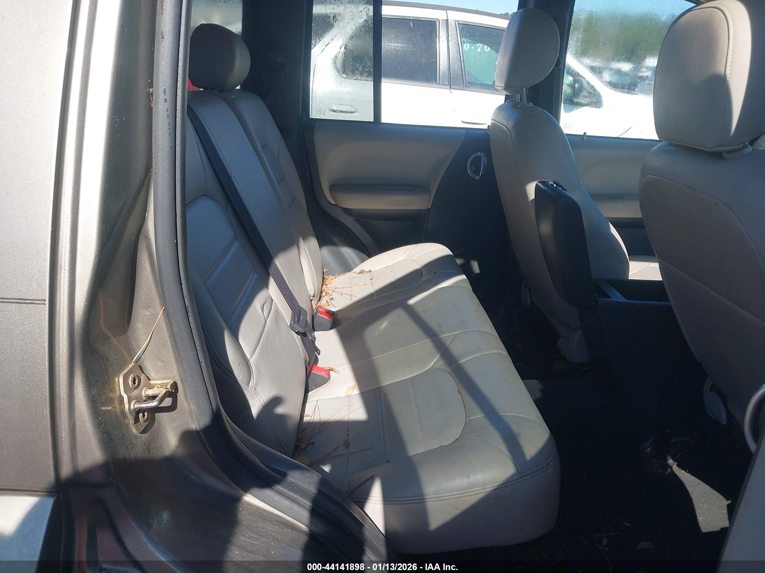 JEEP LIBERTY image 8