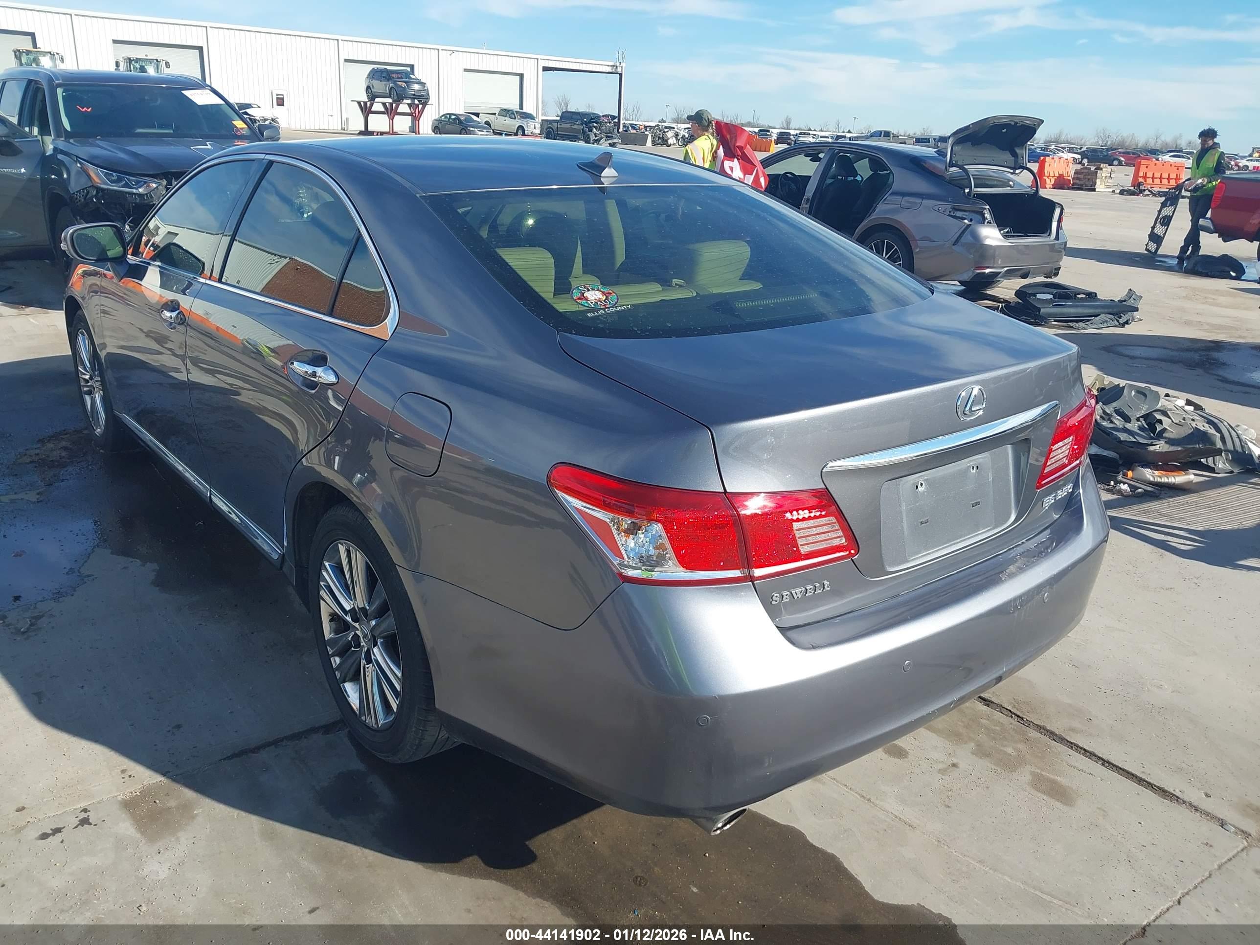 LEXUS ES image 3