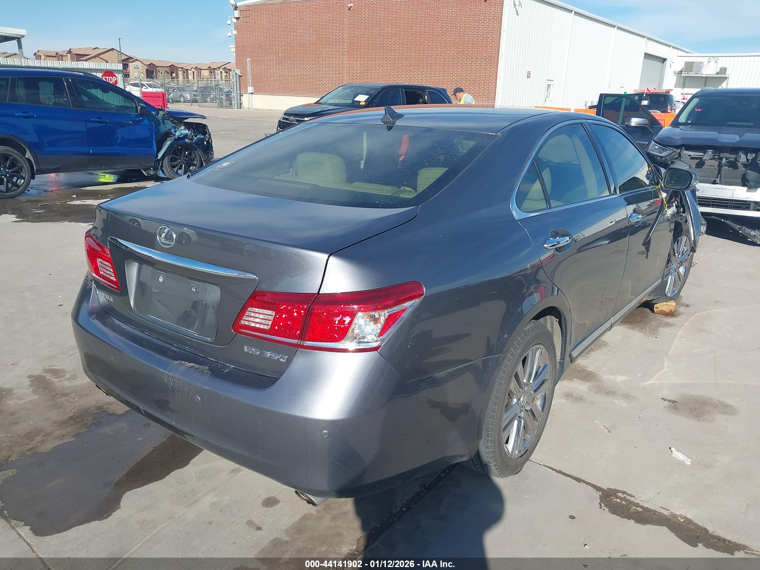 LEXUS ES image 4