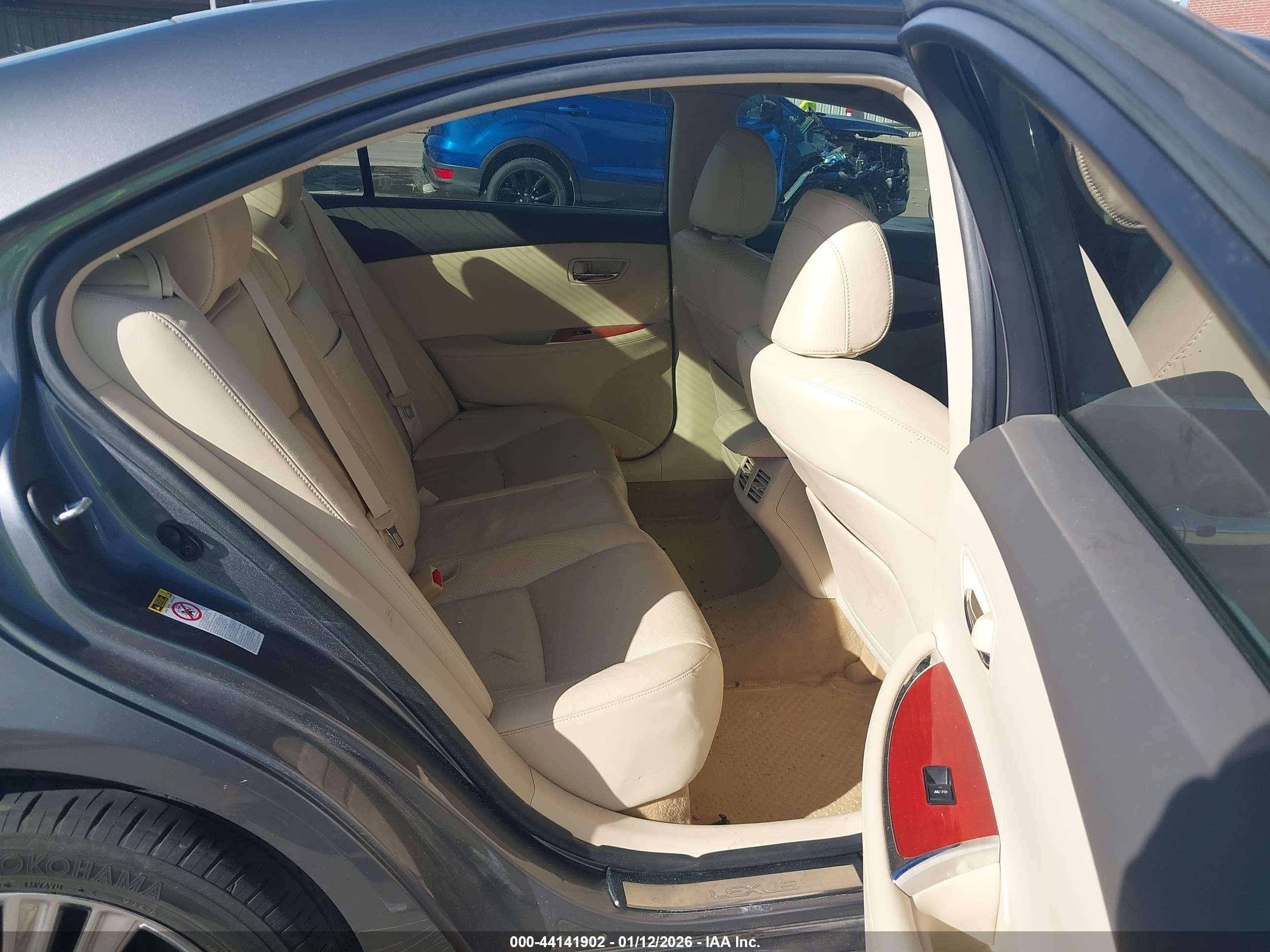 LEXUS ES image 8