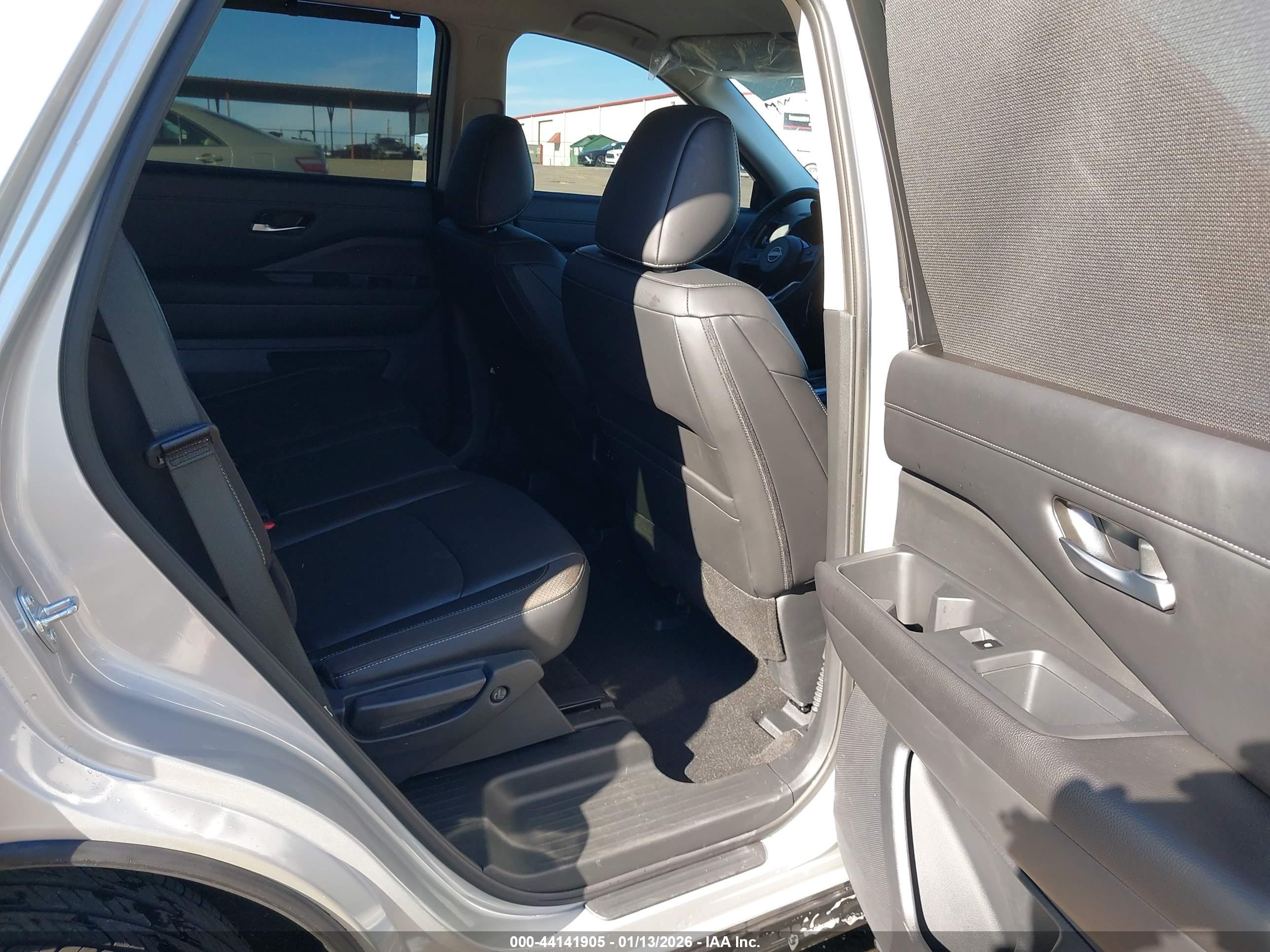 NISSAN PATHFINDER image 8