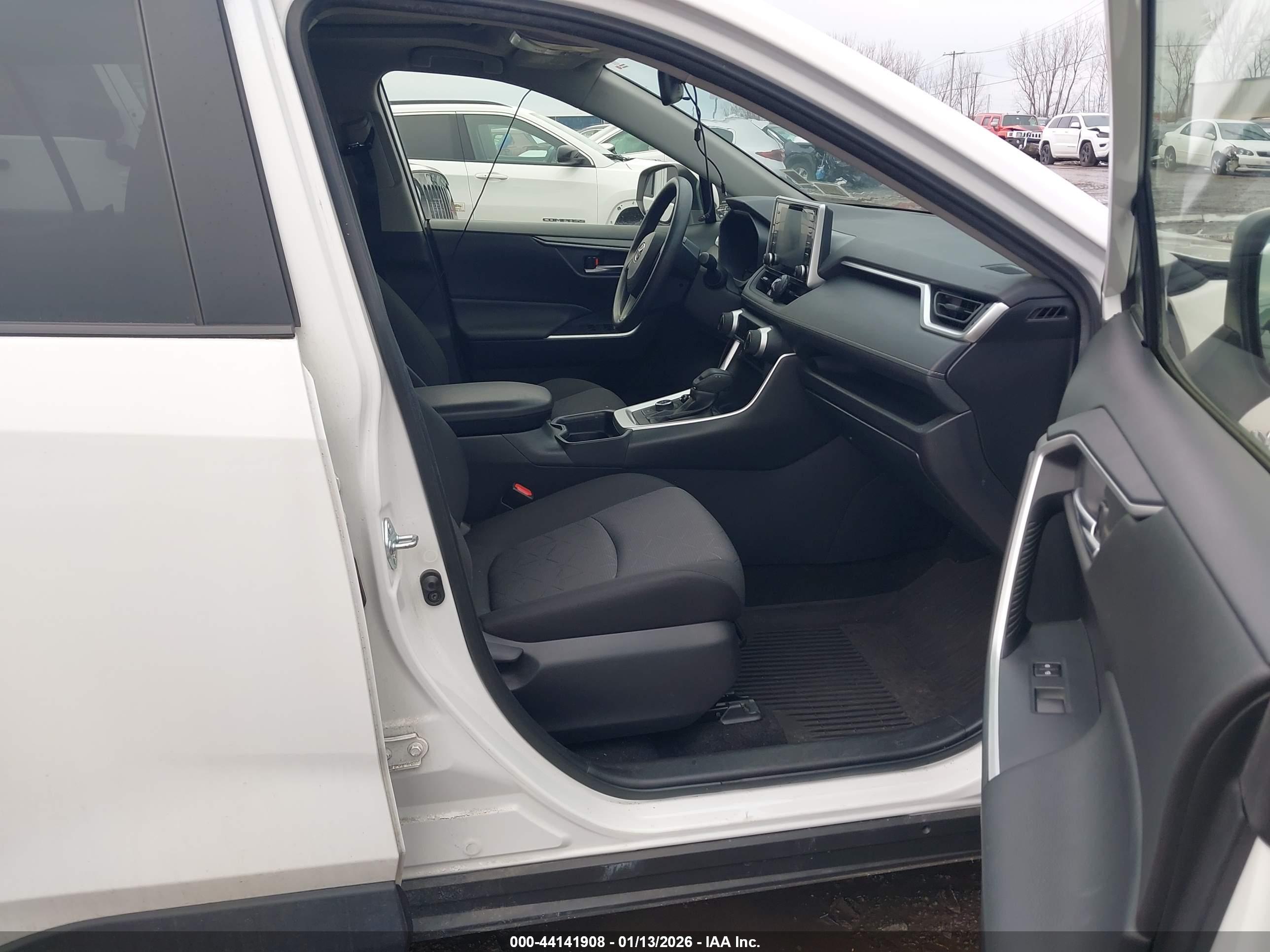 TOYOTA RAV4 image 5