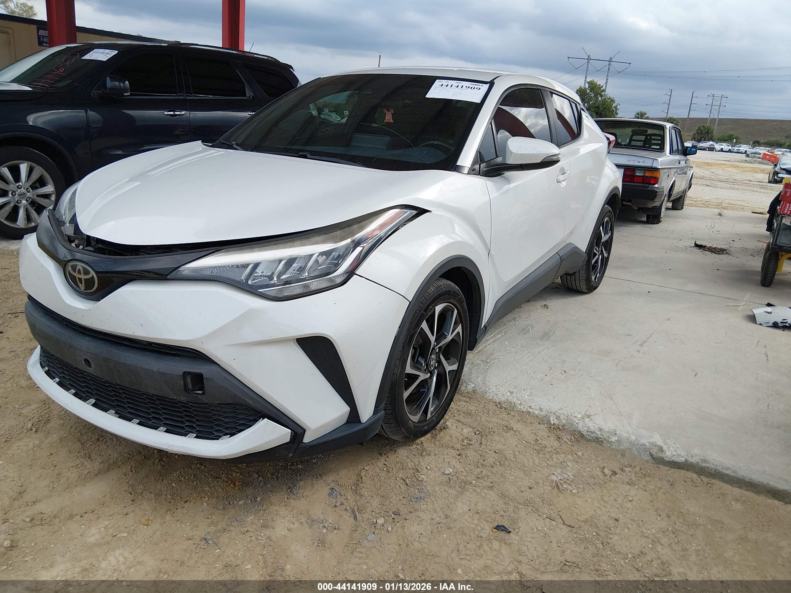 TOYOTA C-HR image 2