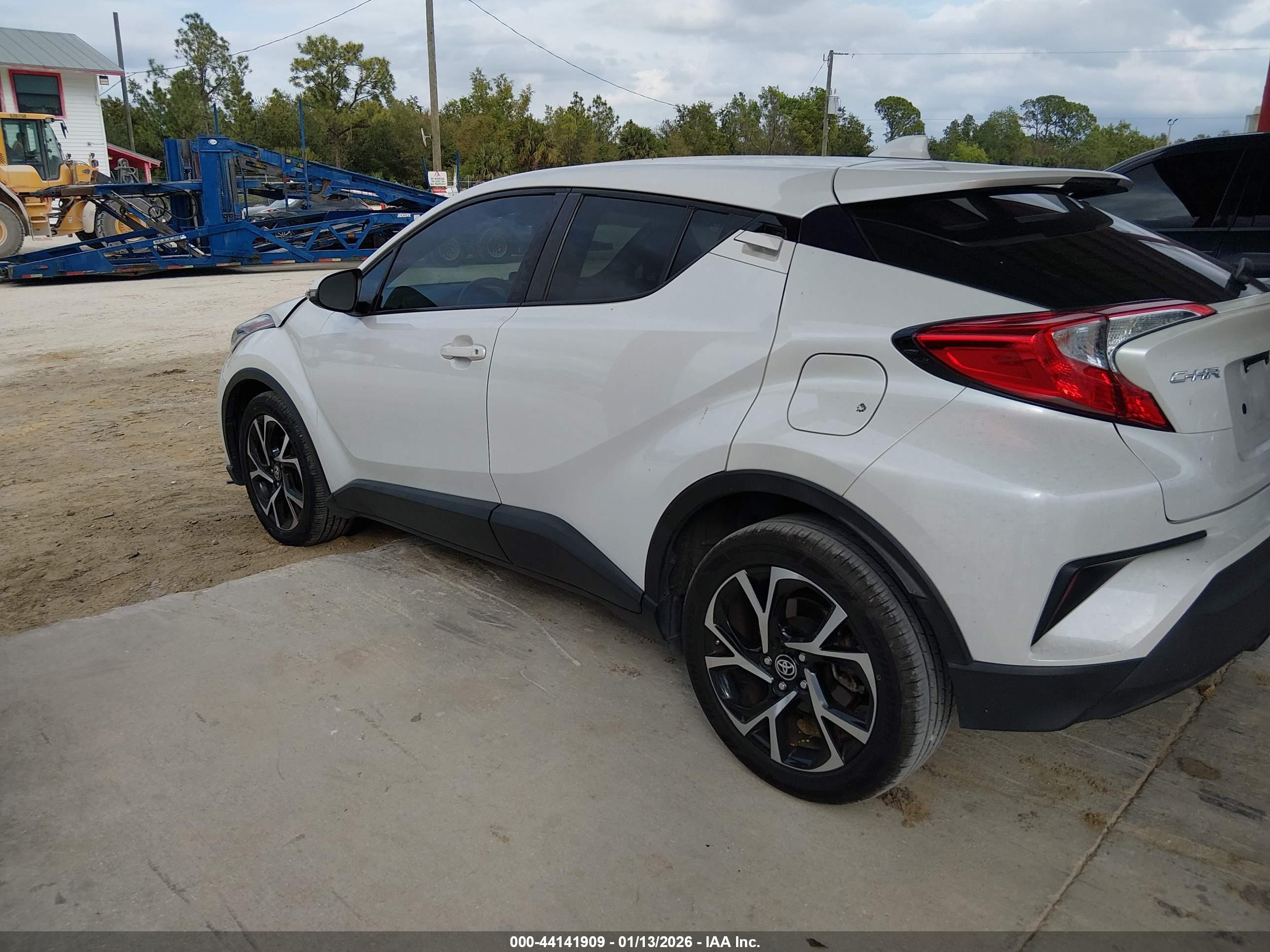 TOYOTA C-HR image 3