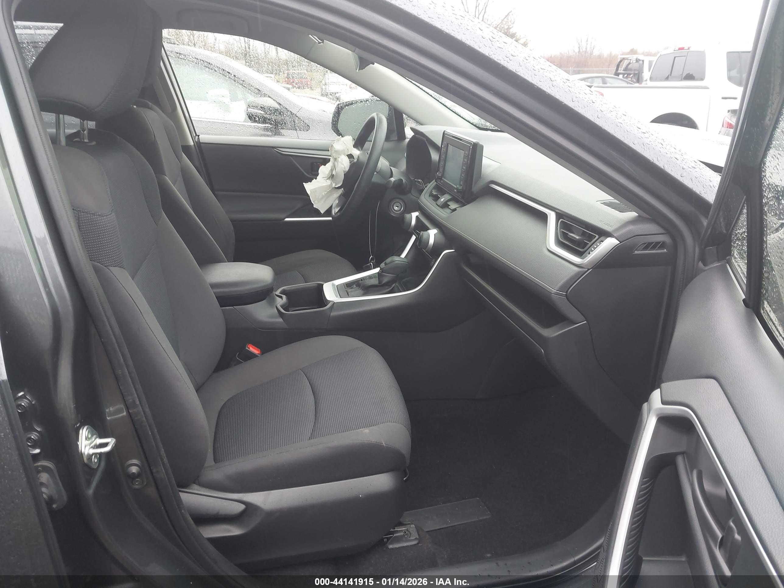 TOYOTA RAV4 image 5