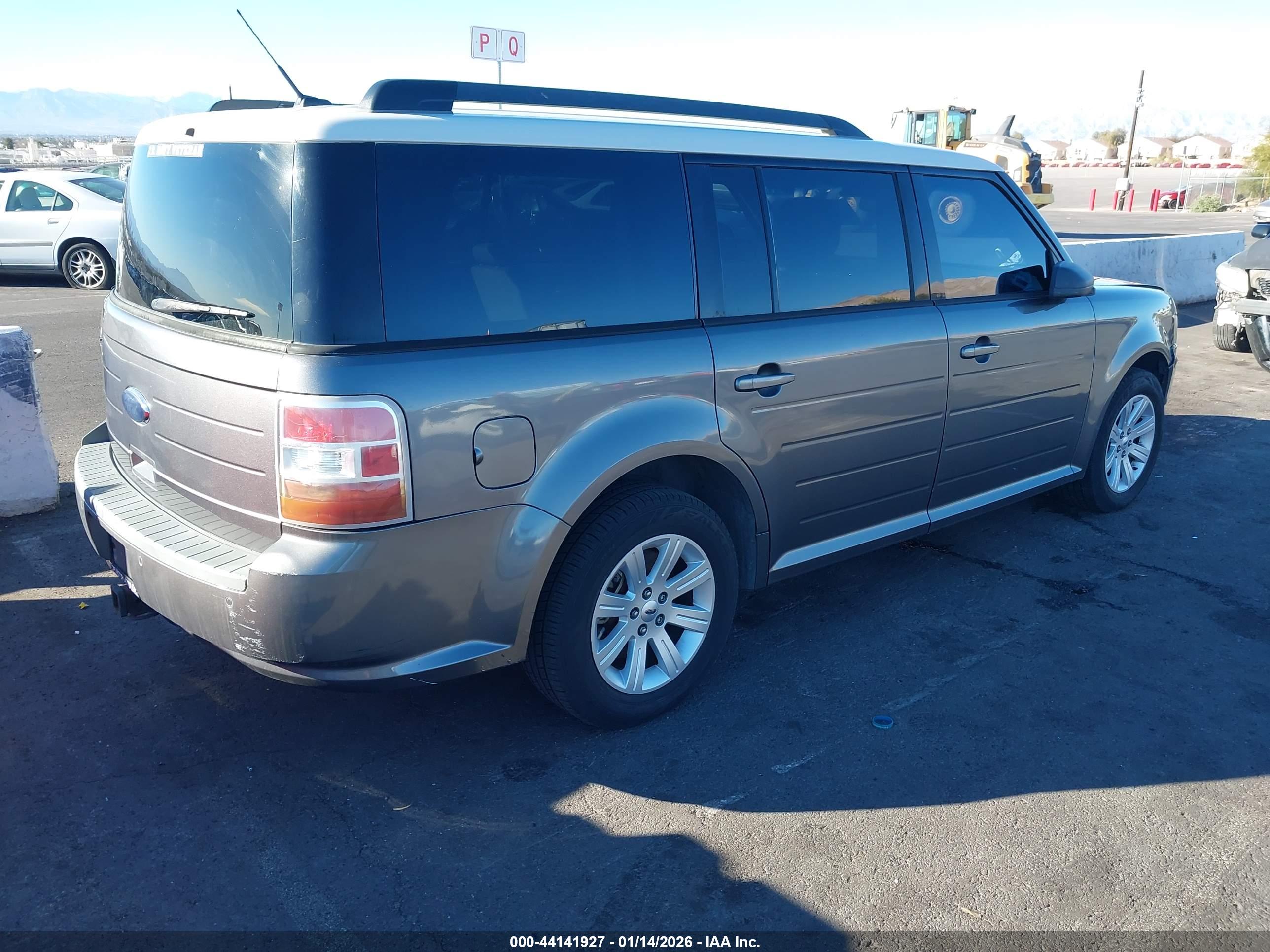 FORD FLEX image 4