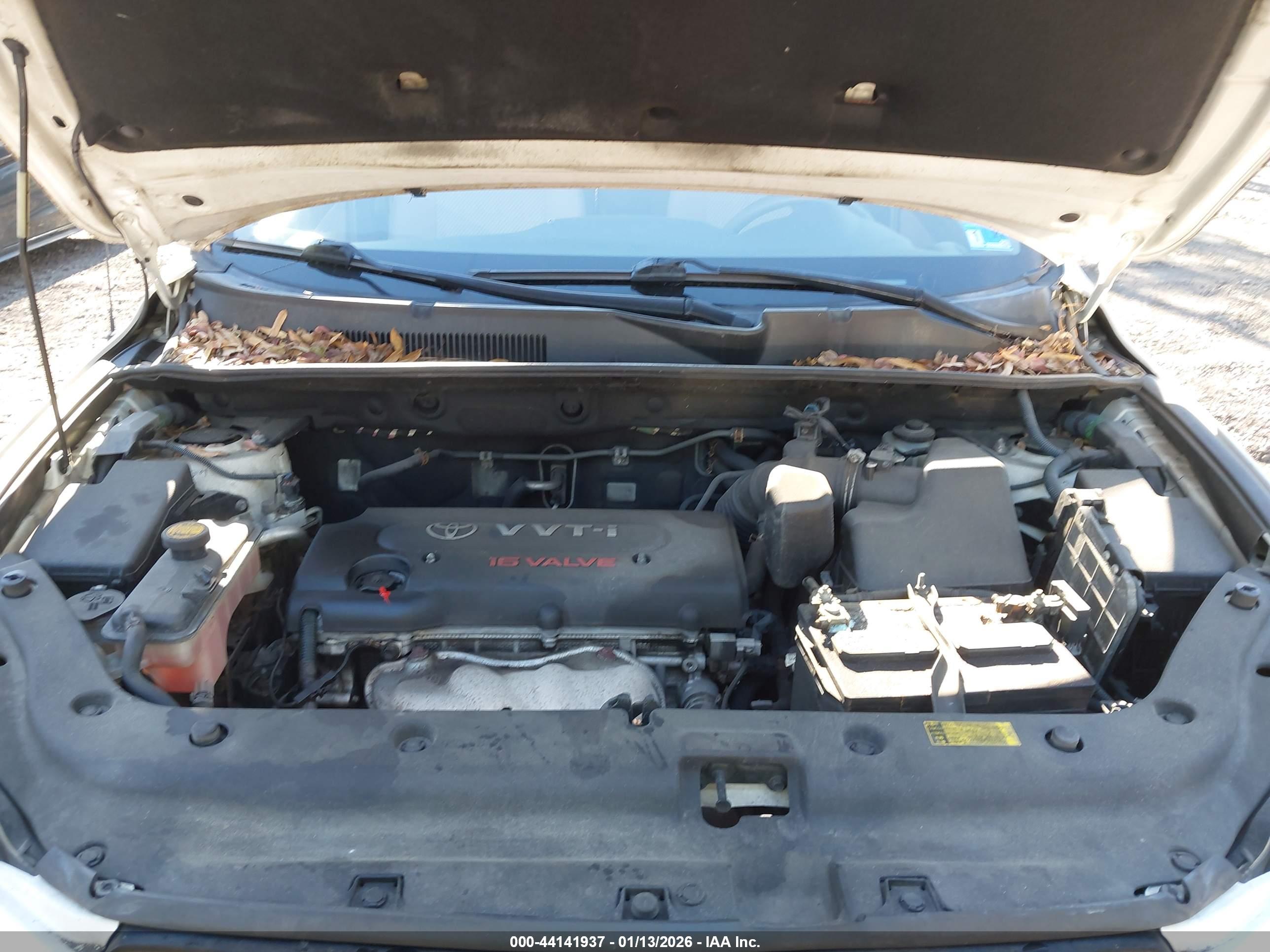 TOYOTA RAV4 image 10