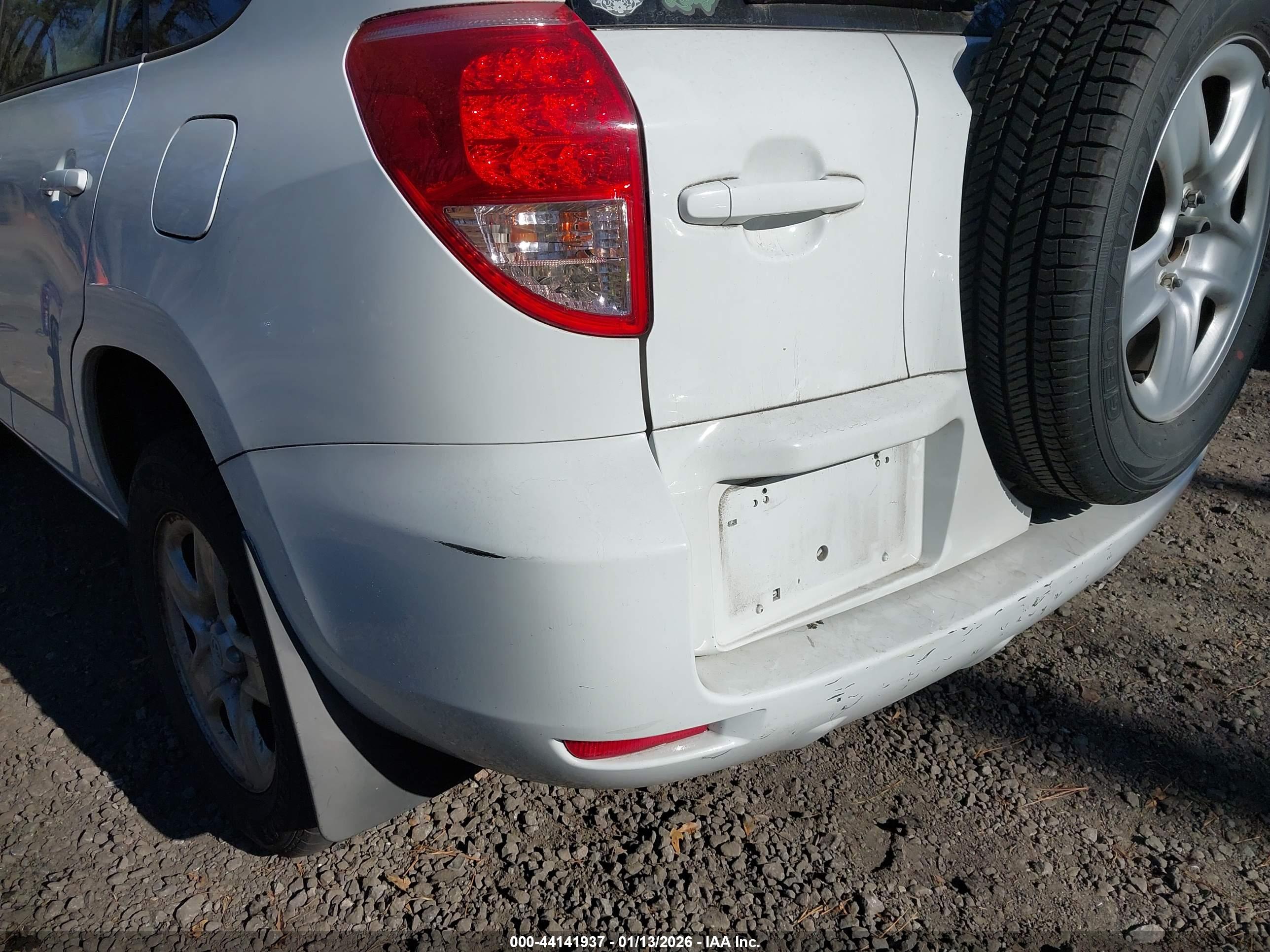 TOYOTA RAV4 image 6