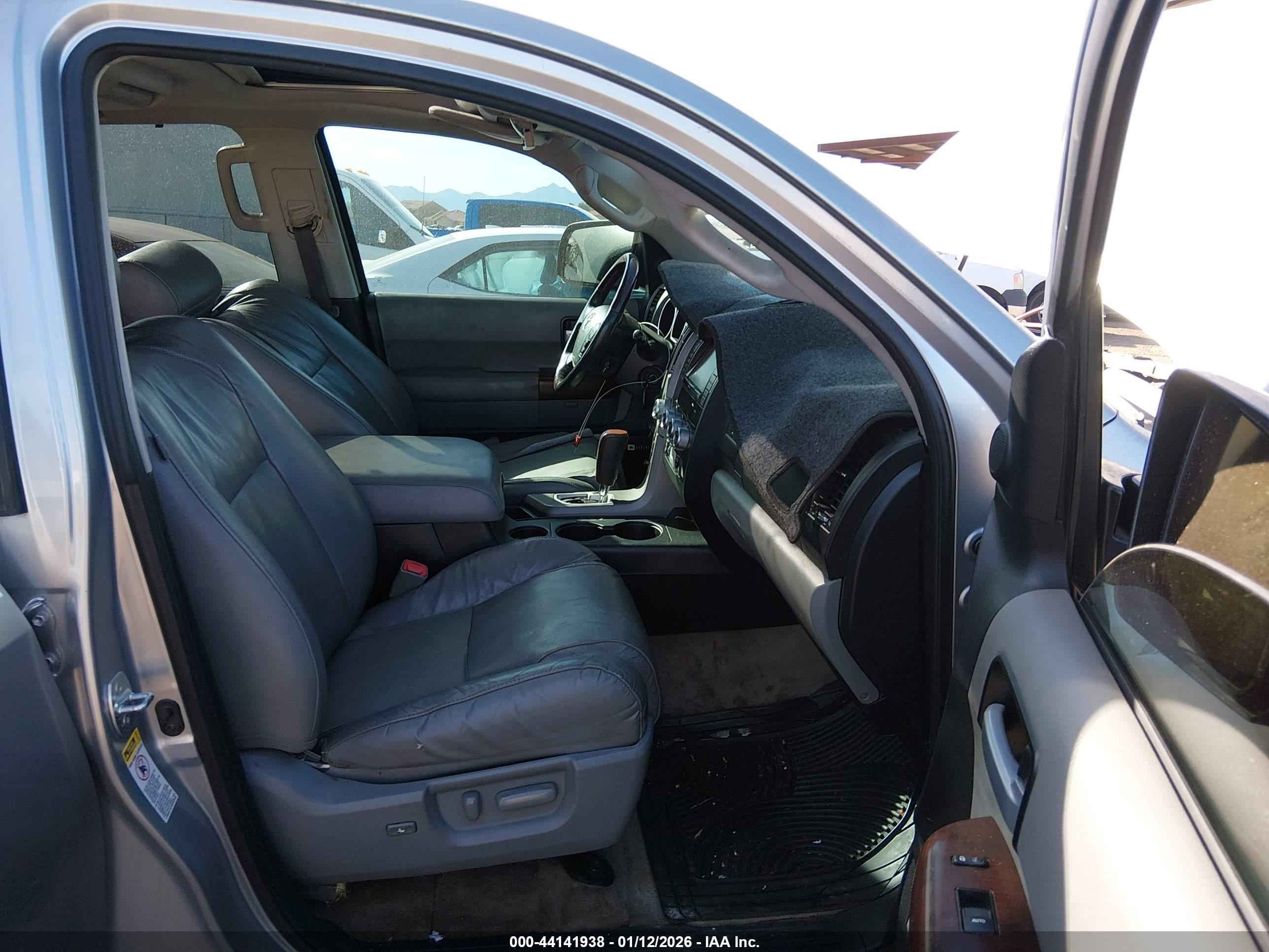 TOYOTA SEQUOIA image 5