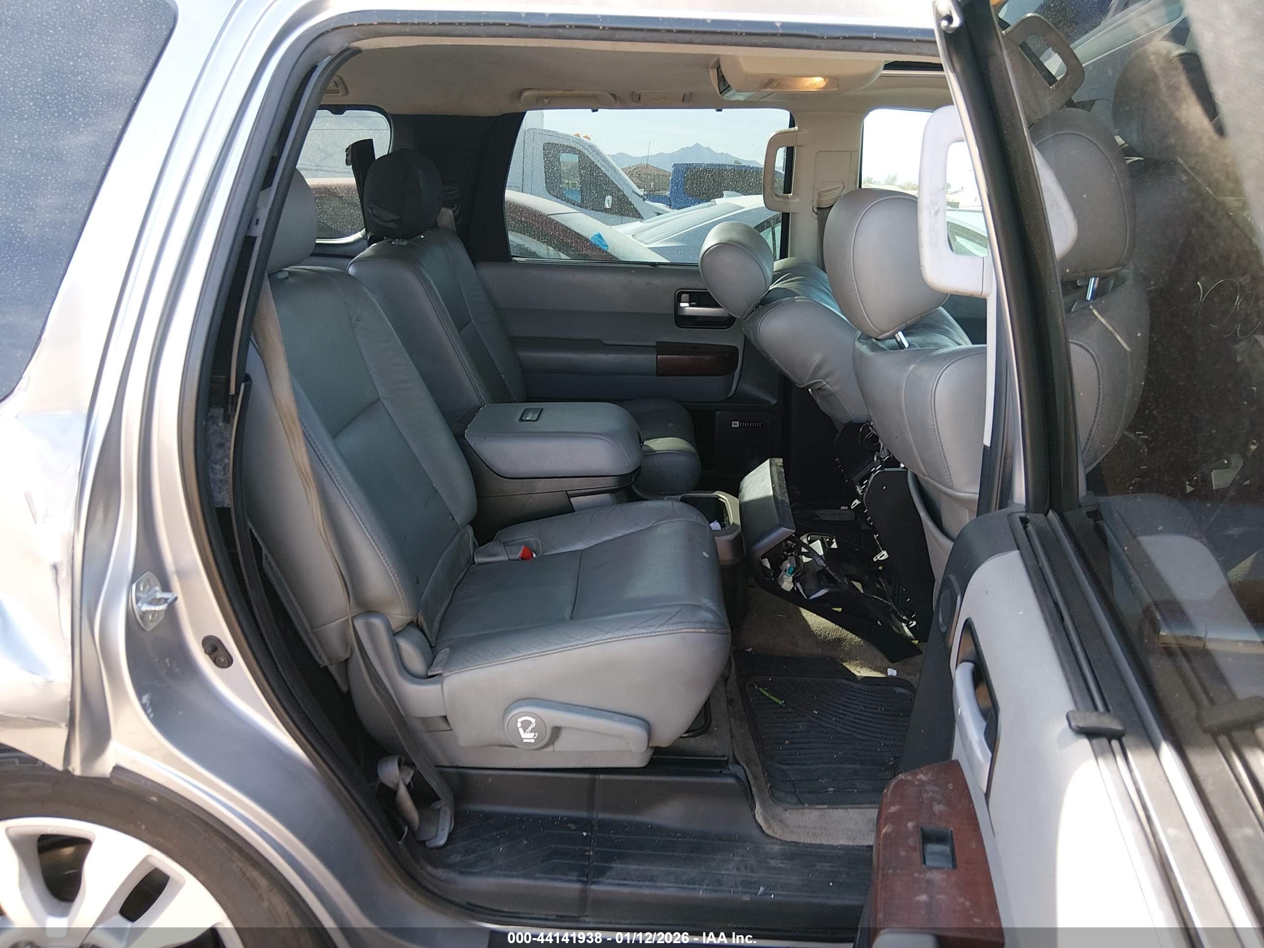 TOYOTA SEQUOIA image 8