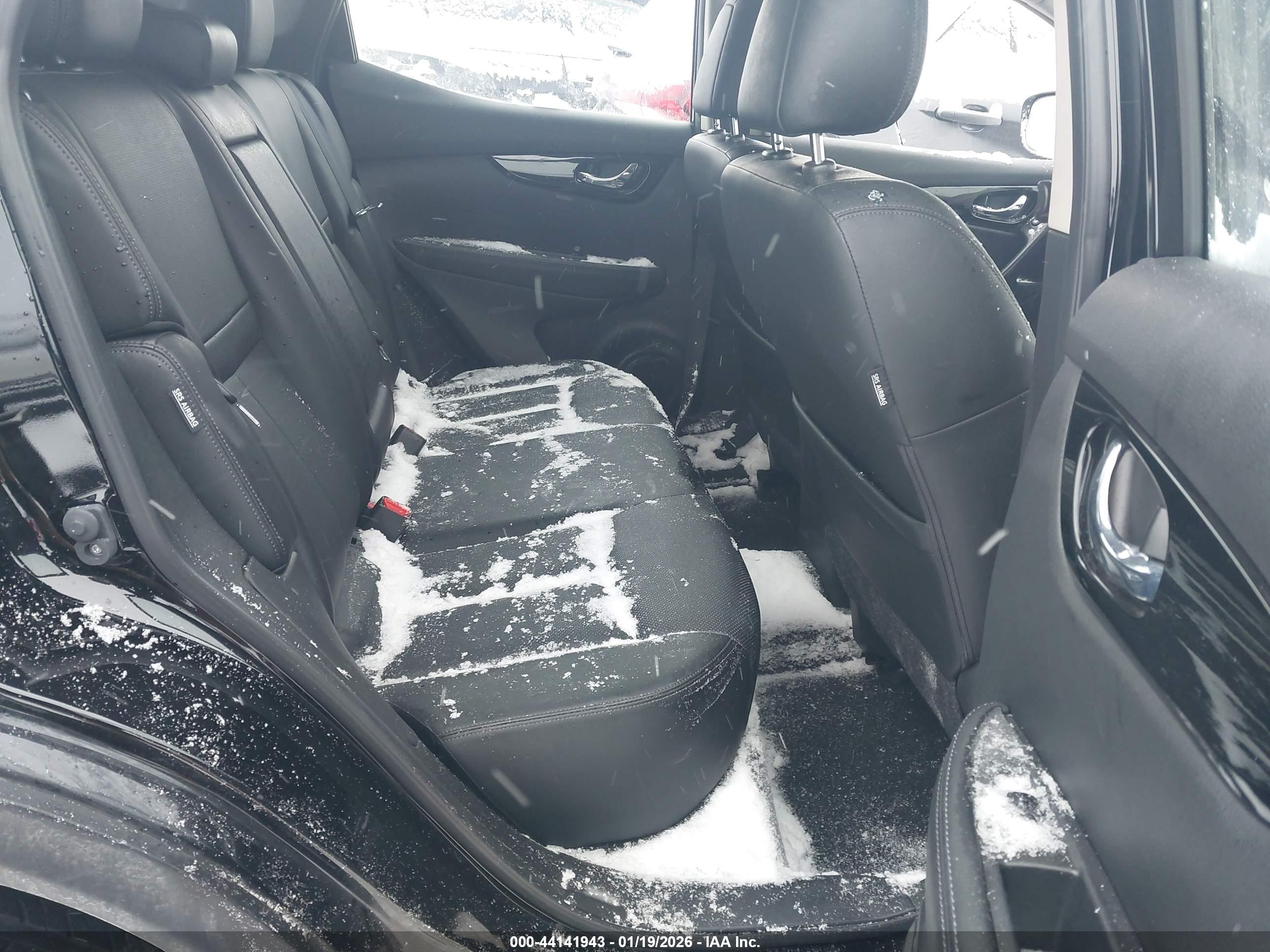 NISSAN ROGUE image 8
