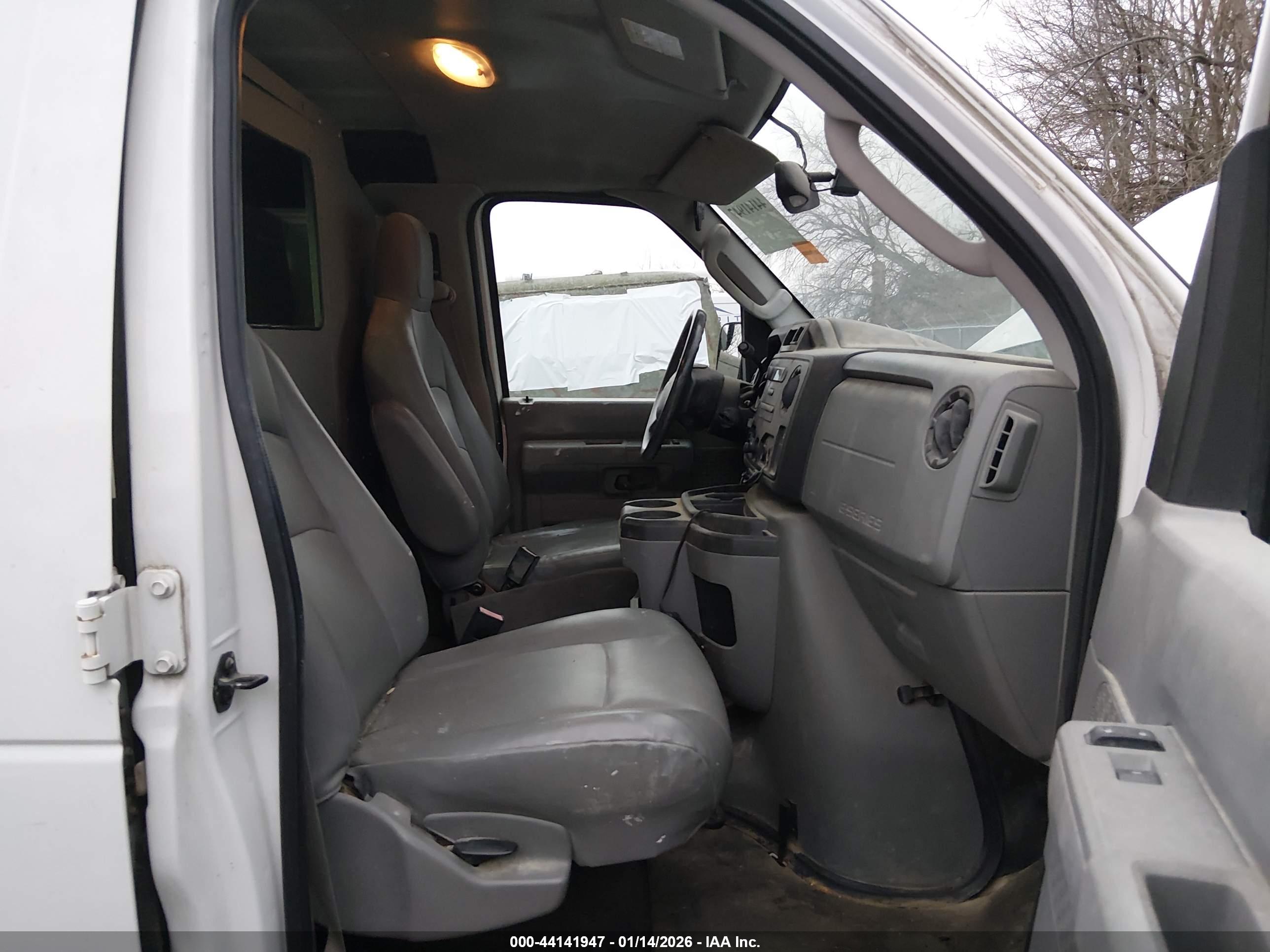 FORD E-250 image 5