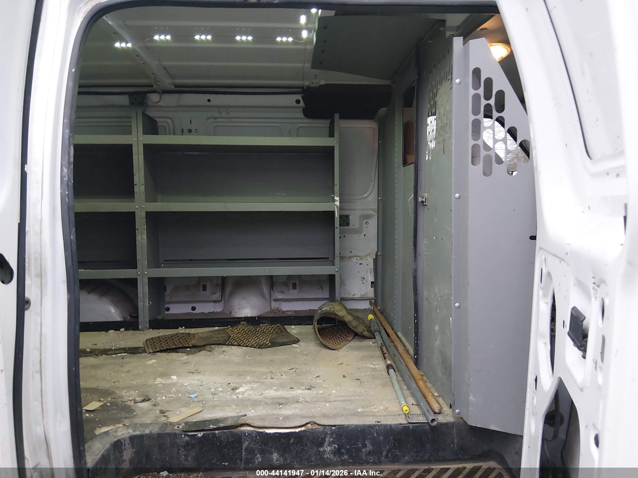 FORD E-250 image 8