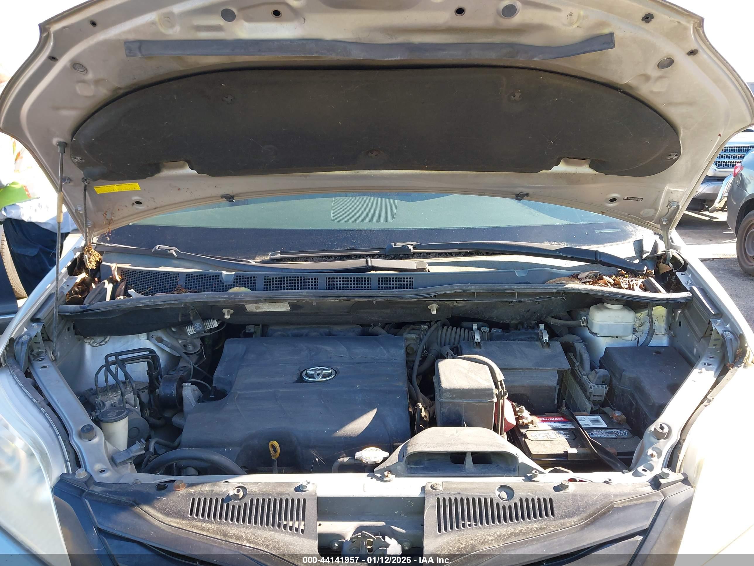 TOYOTA SIENNA image 10