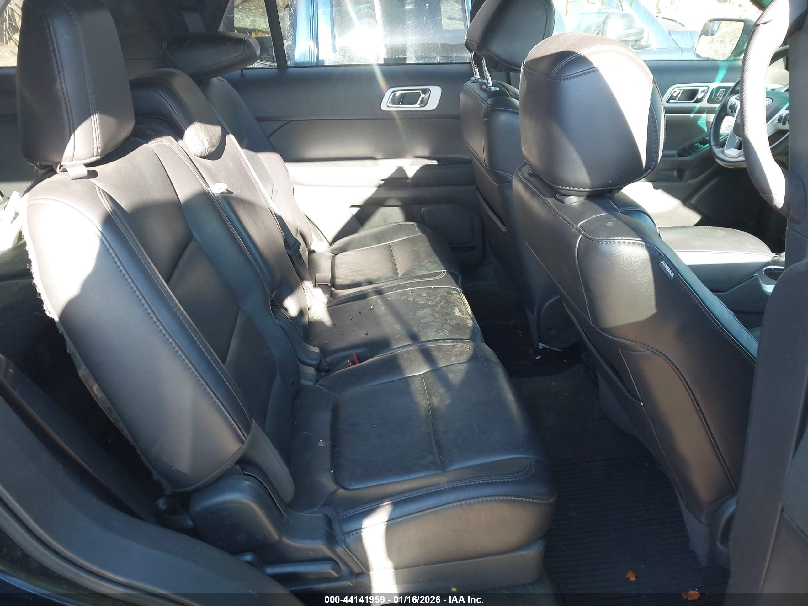 FORD EXPLORER image 8