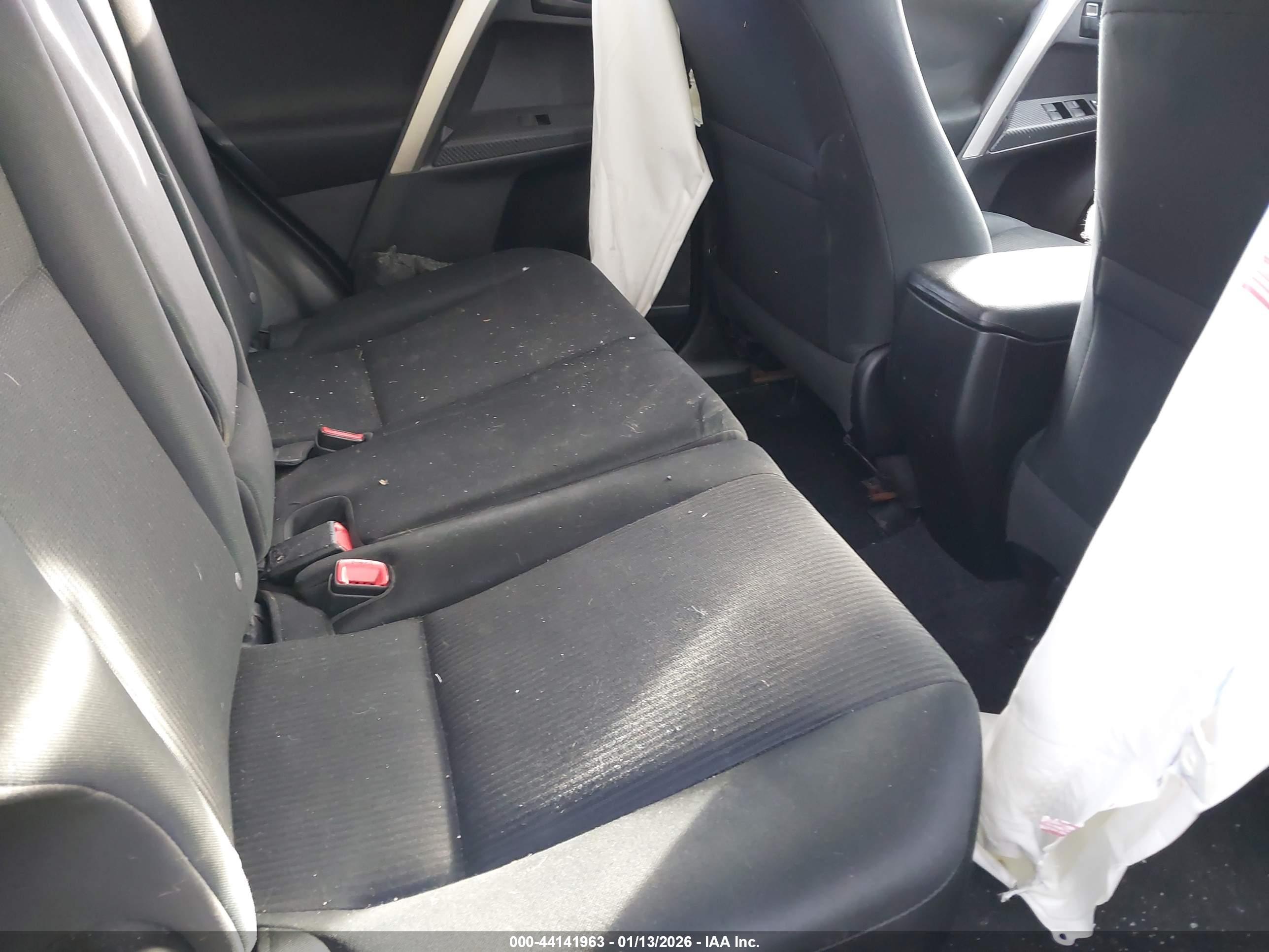TOYOTA RAV4 image 8