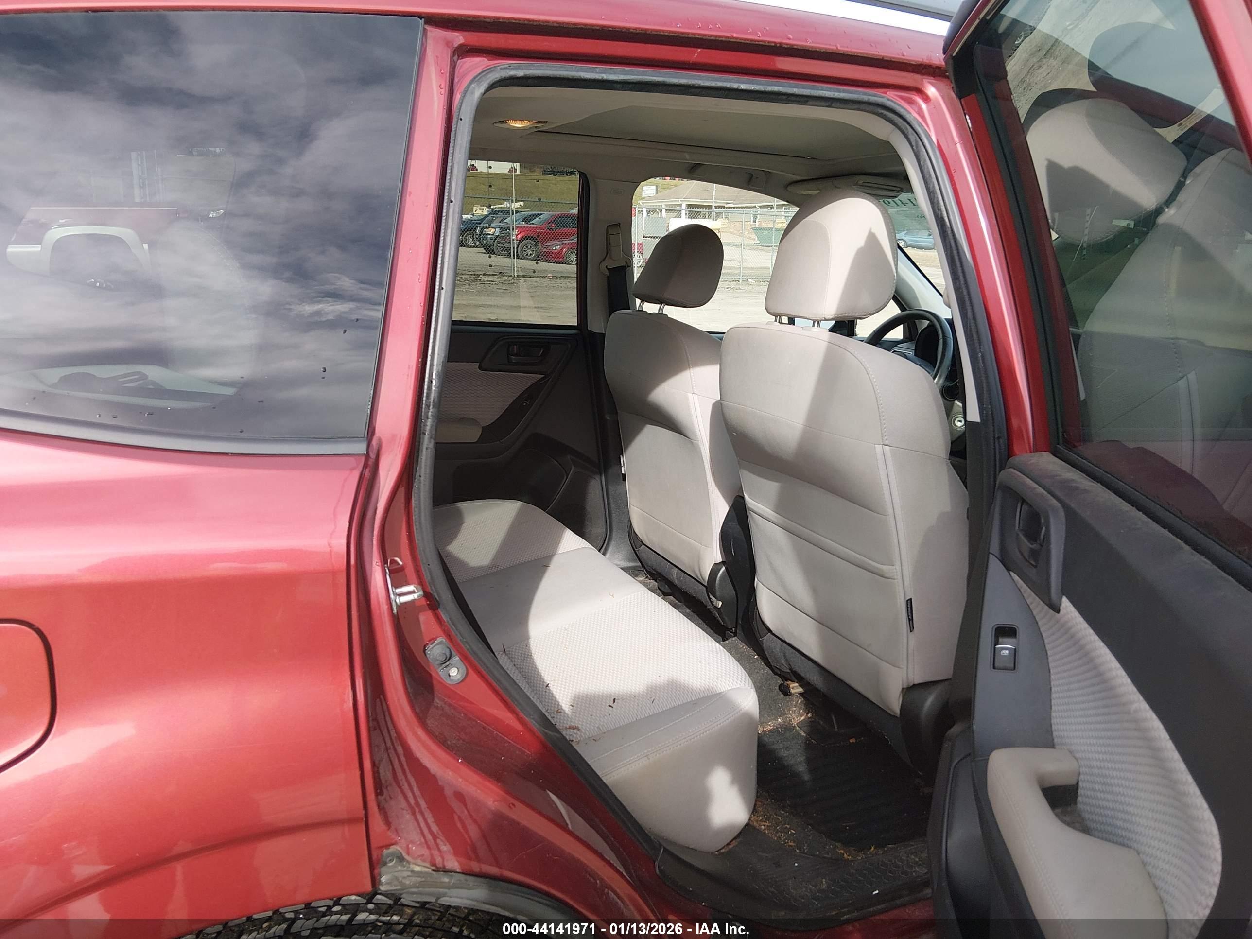 SUBARU FORESTER image 8