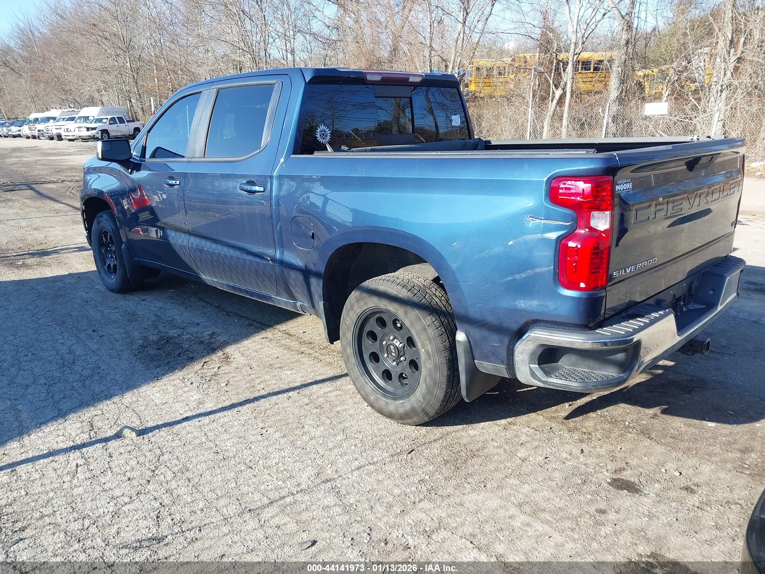 CHEVROLET SILVERADO image 3