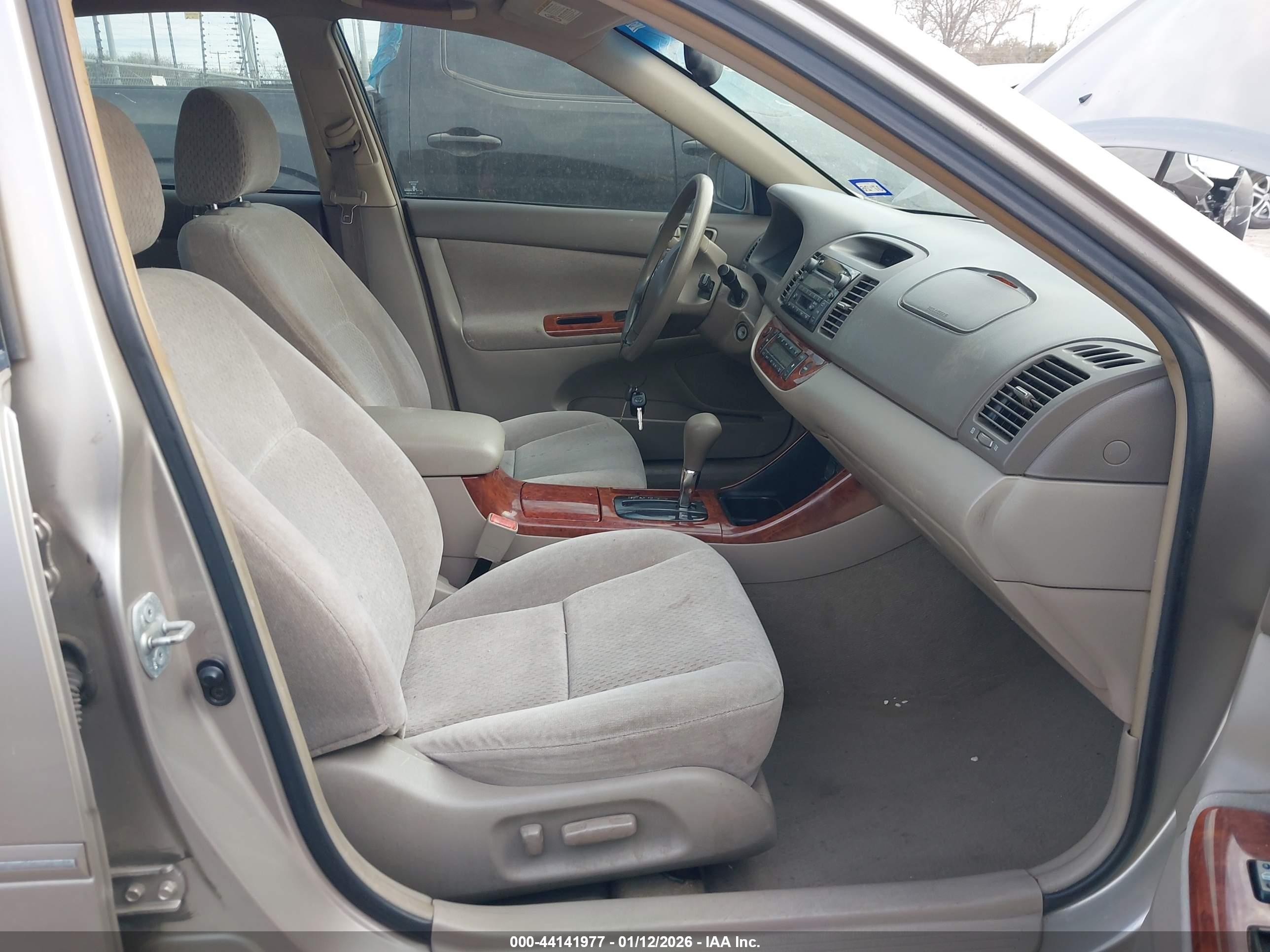 TOYOTA CAMRY image 5