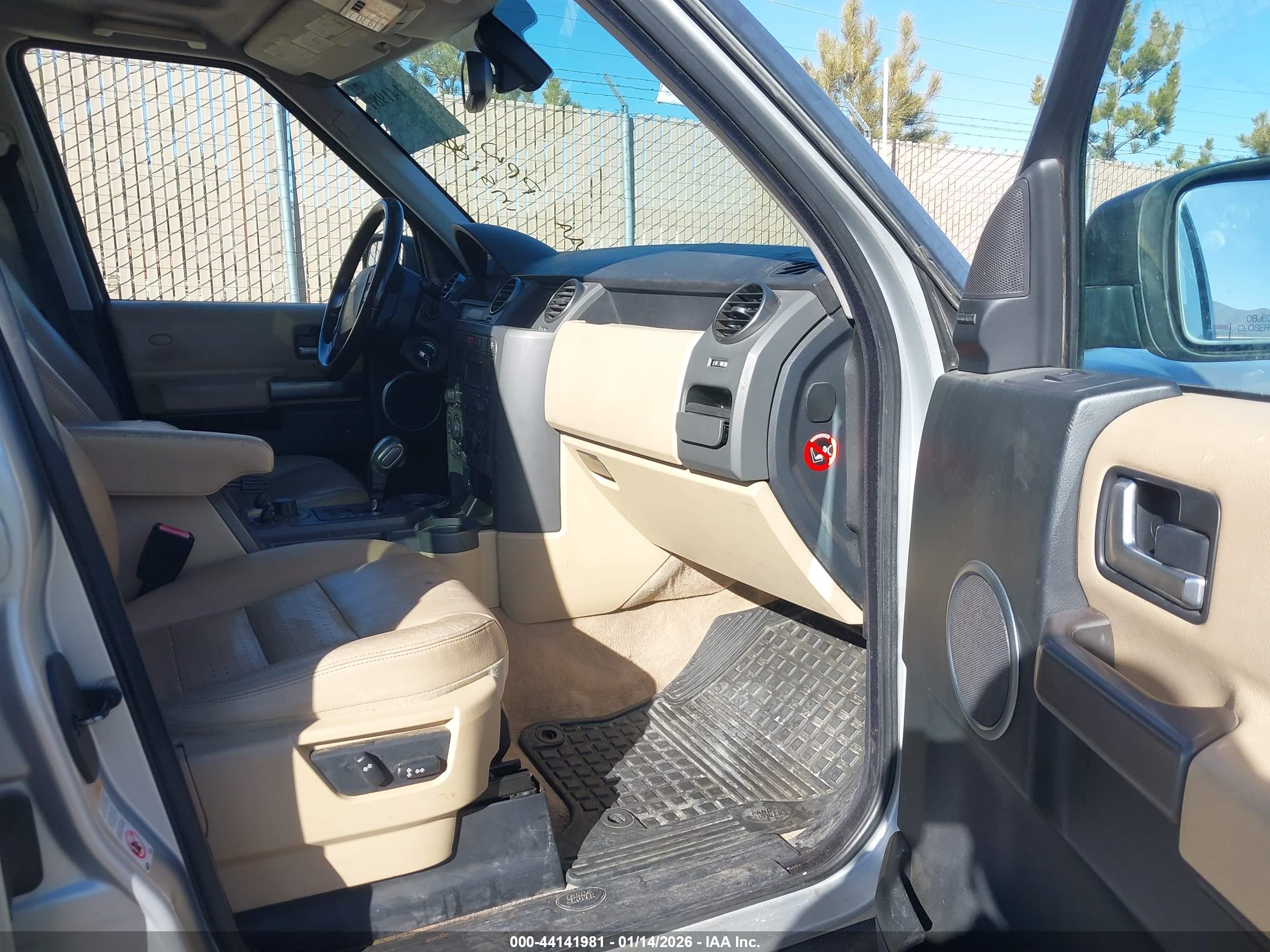 LAND ROVER image 5