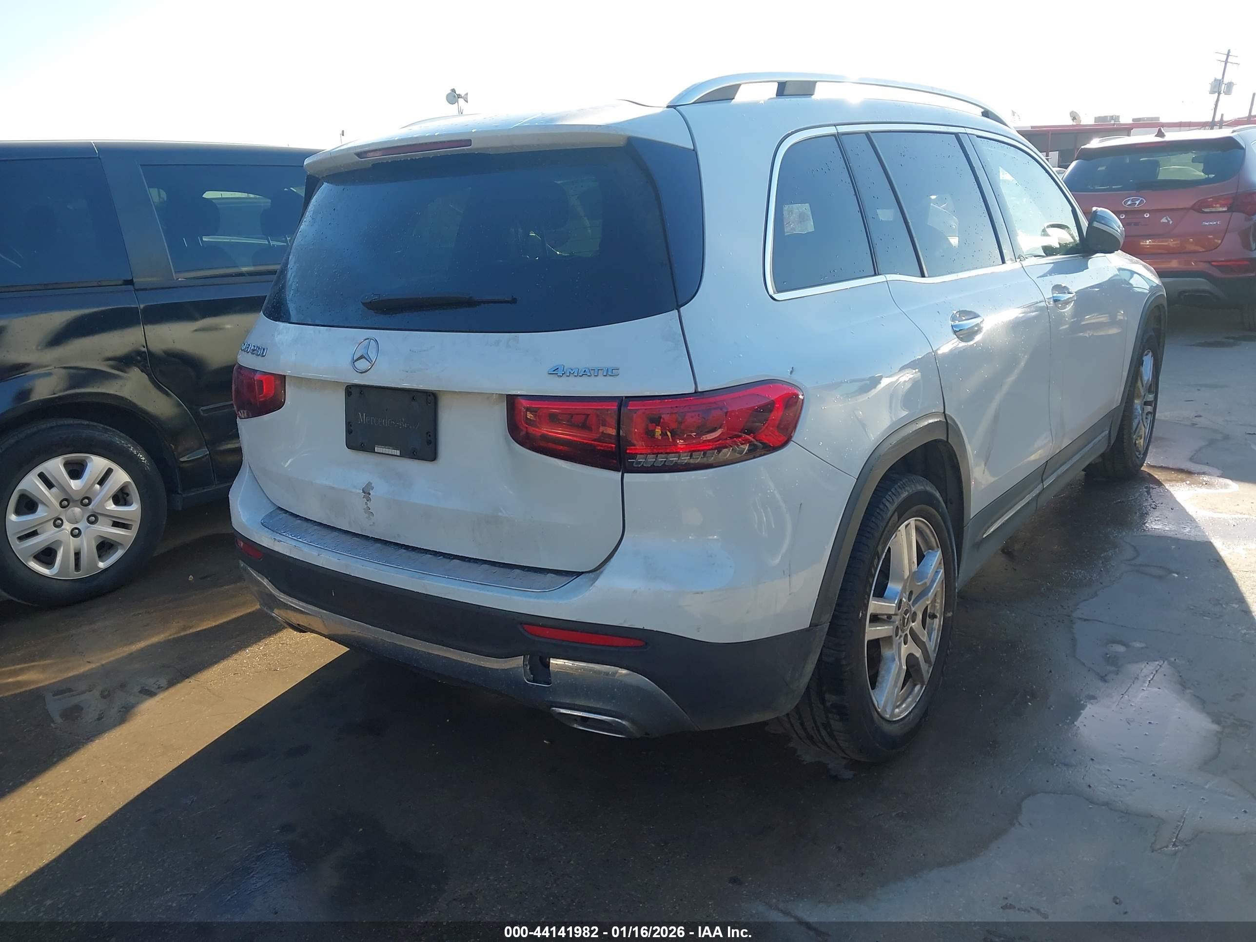 MERCEDES-BENZ GLB image 4