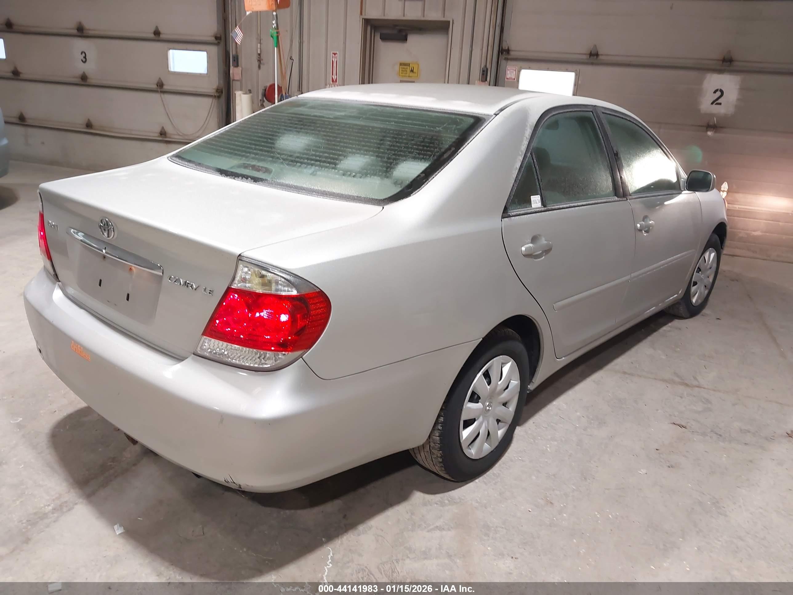 TOYOTA CAMRY image 4