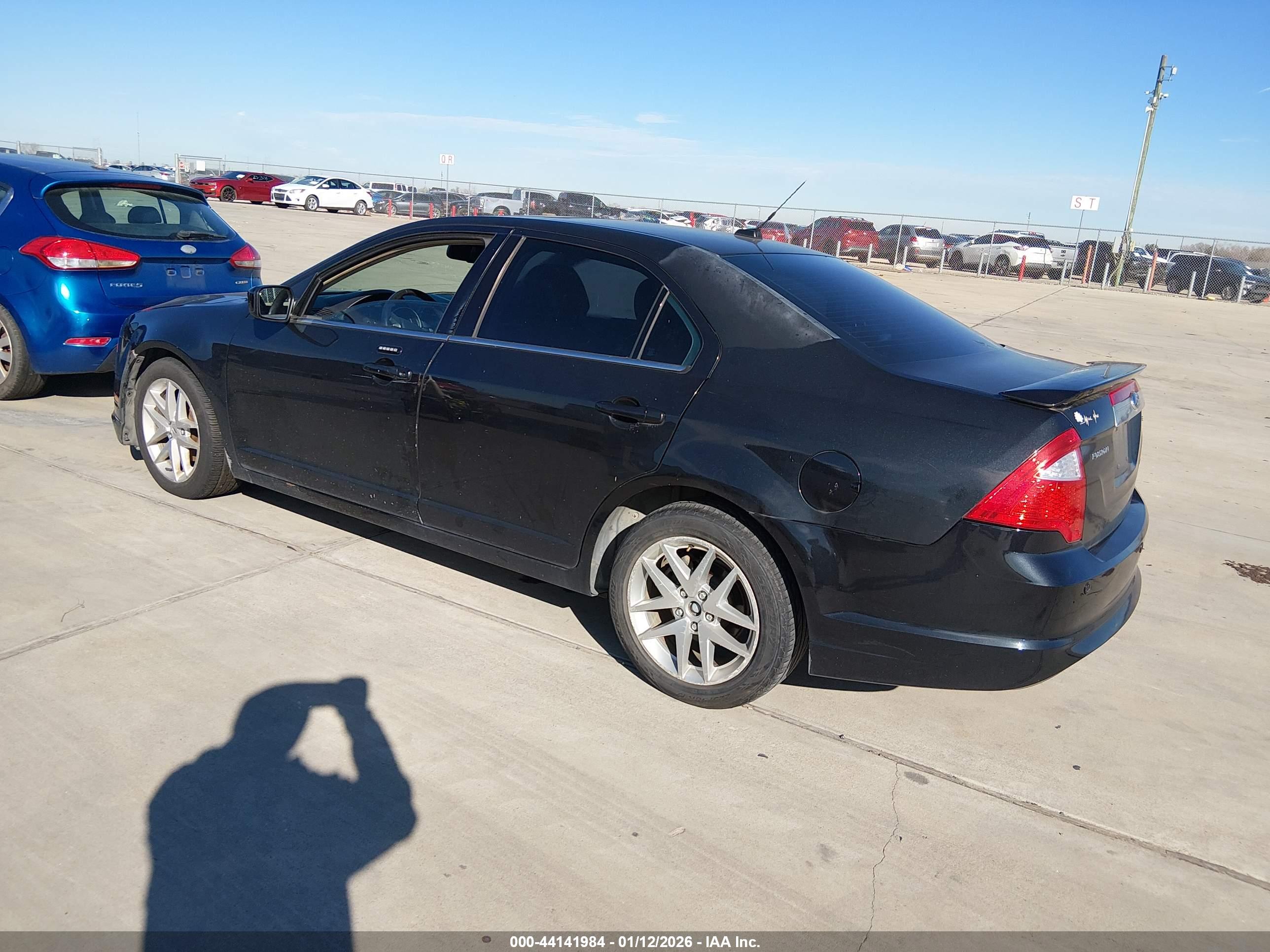 FORD FUSION image 3