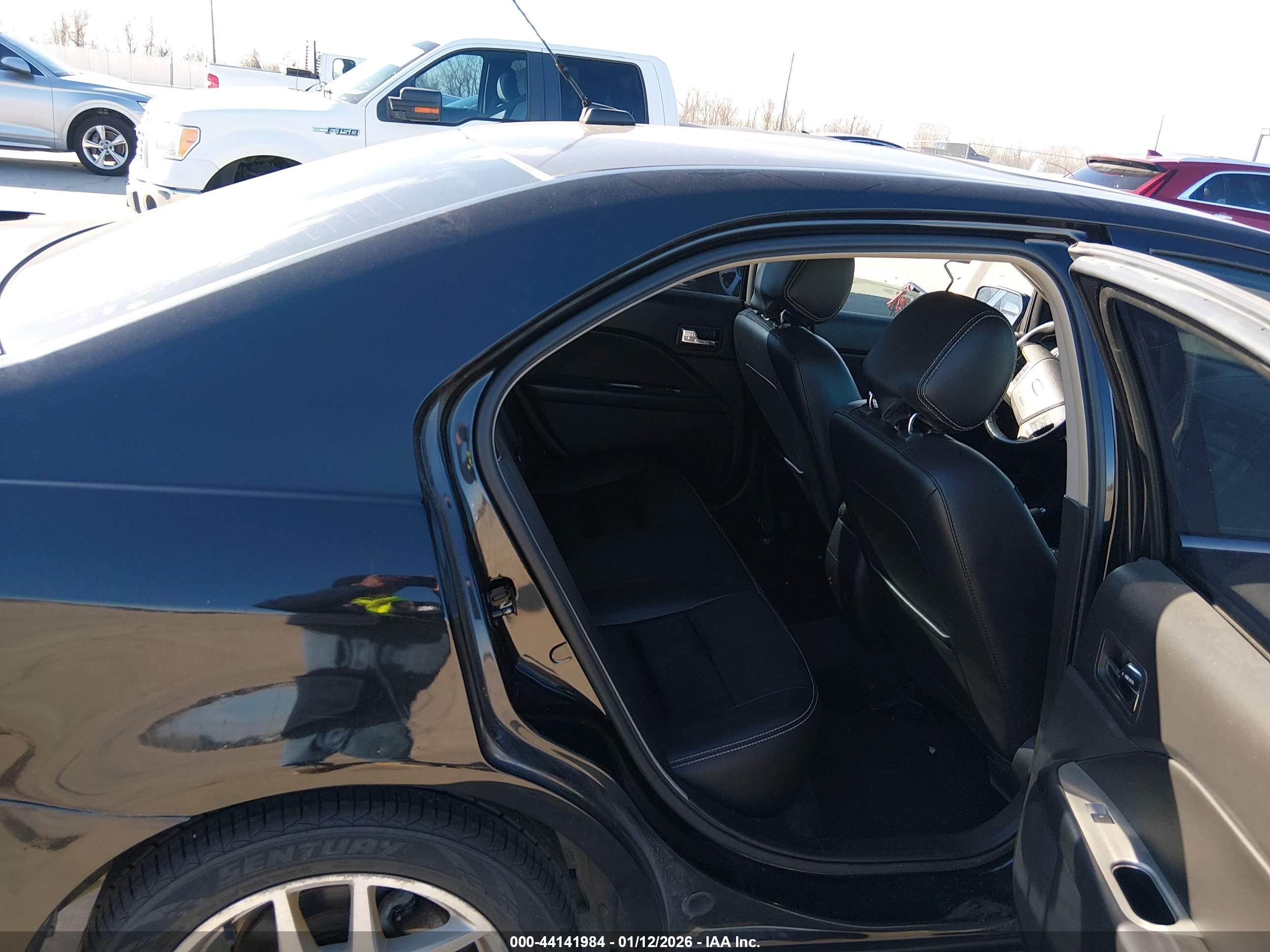 FORD FUSION image 8